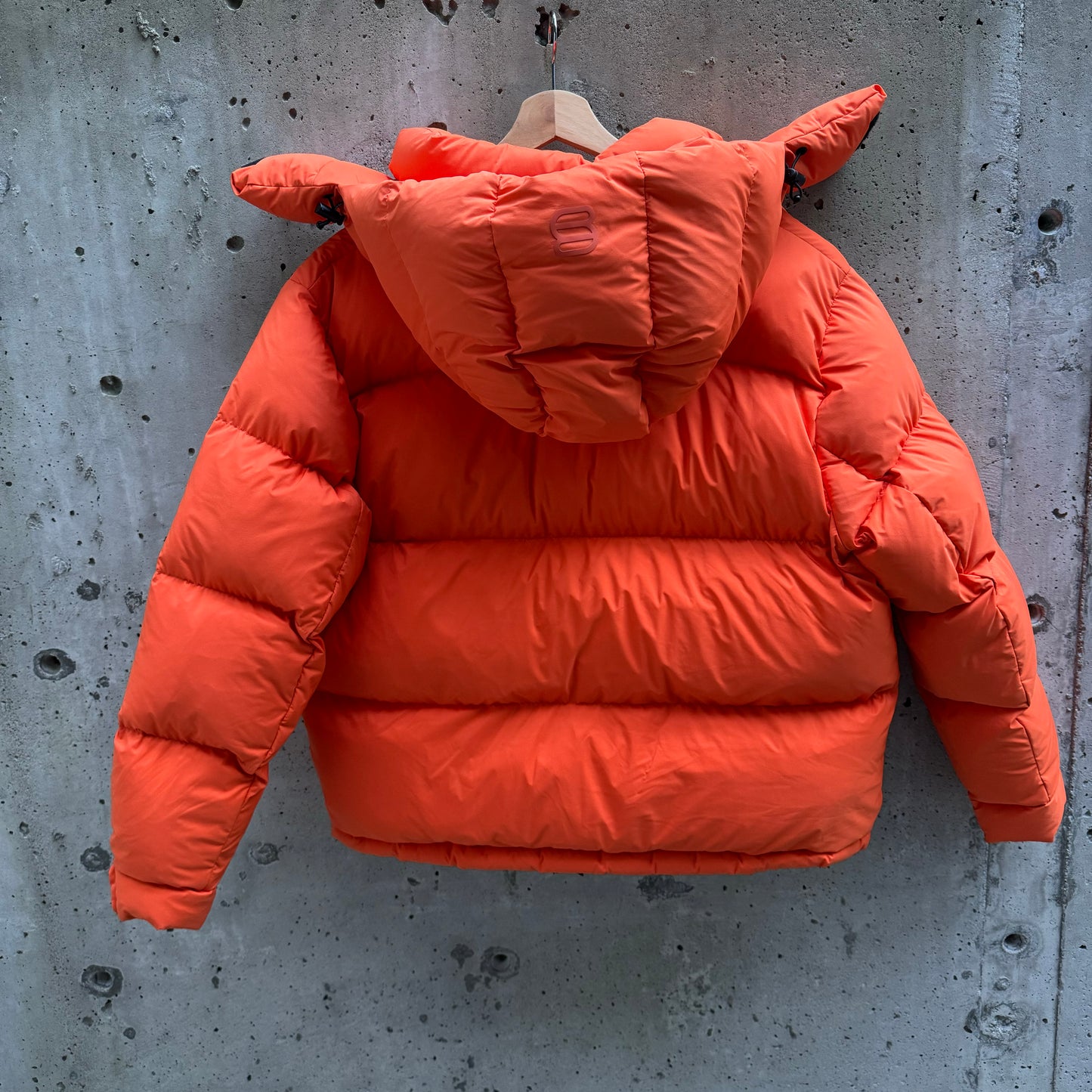 Aritzia Superpuff "Super World" in Mandarin Orange, size "2" (Medium)