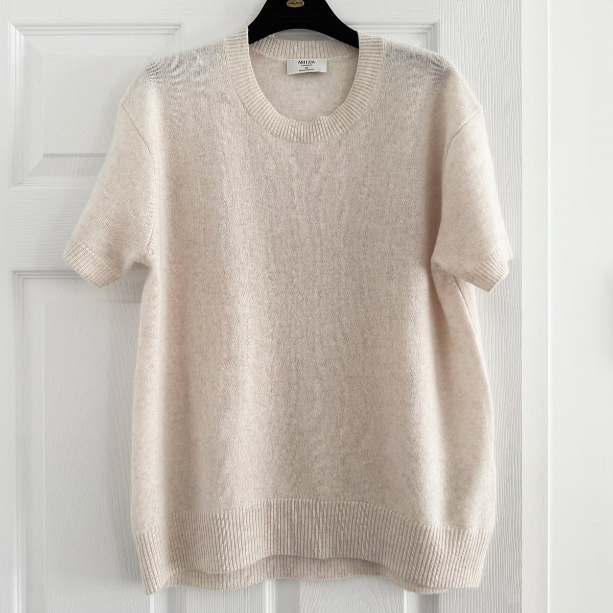 Aritzia Feather Cashmere Relaxed Short sleeve Sweater in heather light oatmeal, size XS (fits XS/S)