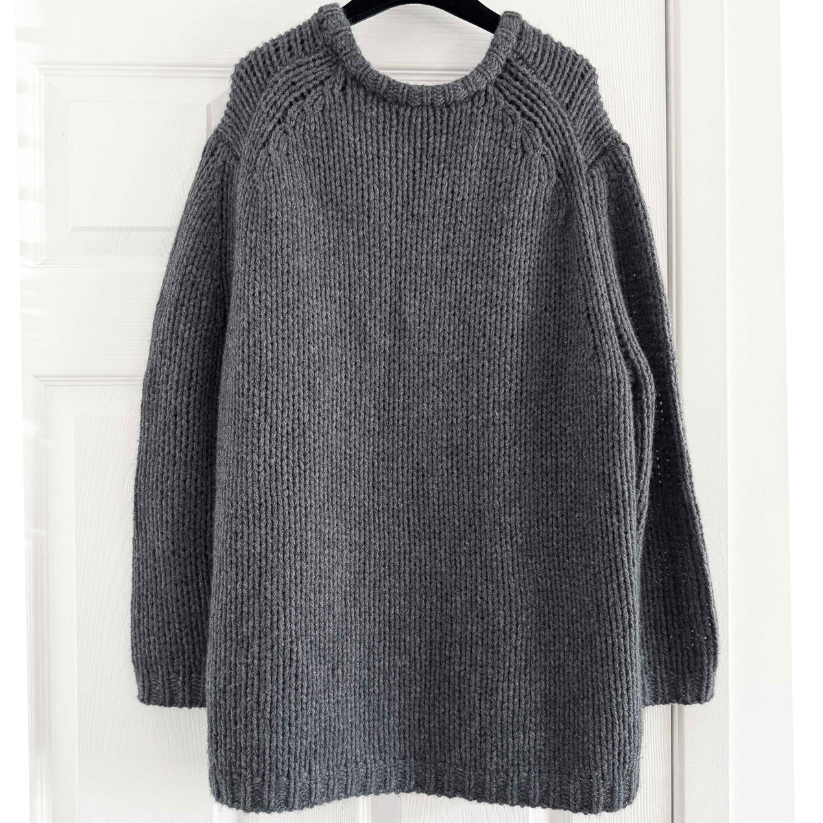 Aritzia Mesh Cashmere Oversized Crew Sweater in Dark Grey, size Small