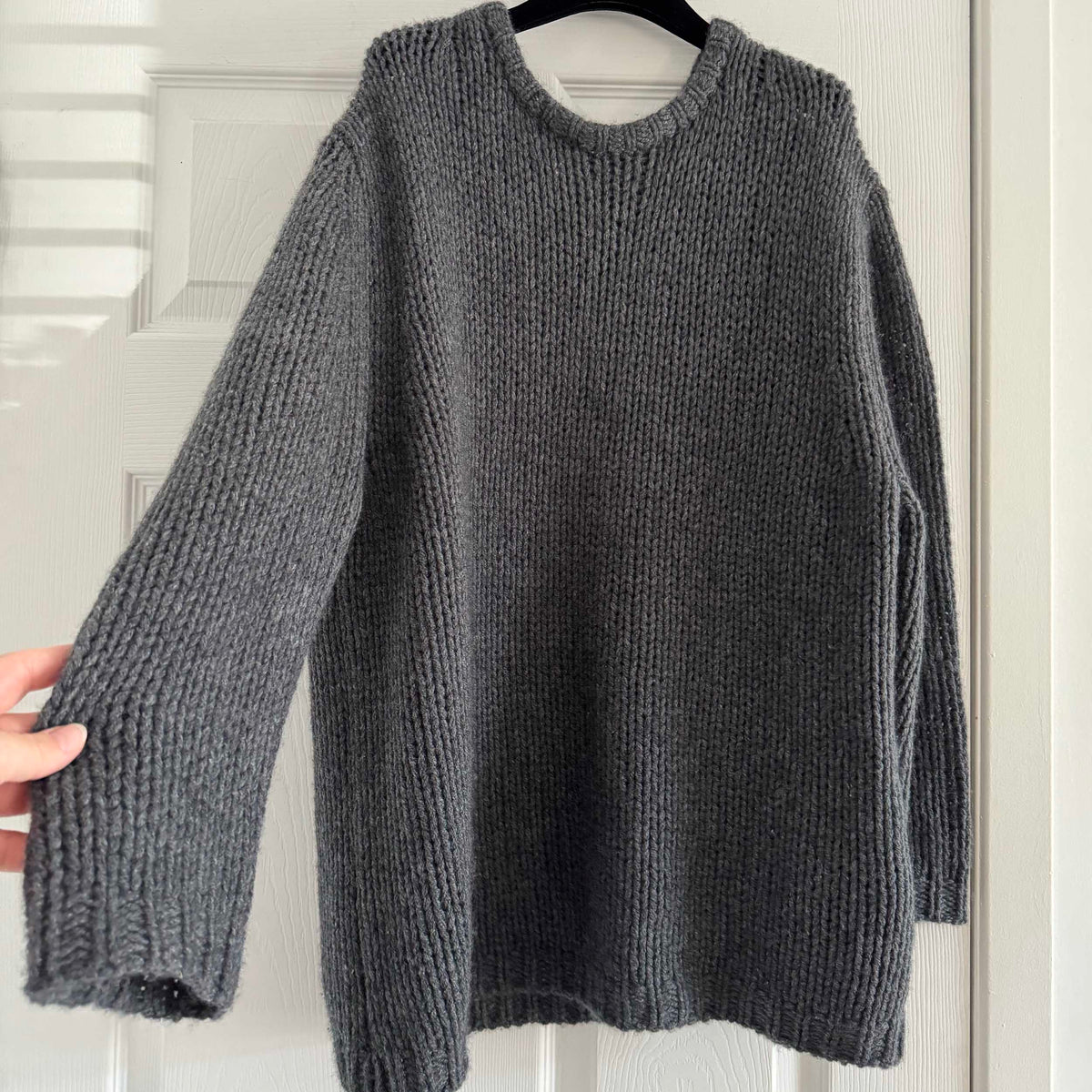 Aritzia Mesh Cashmere Oversized Crew Sweater in Dark Grey, size Small