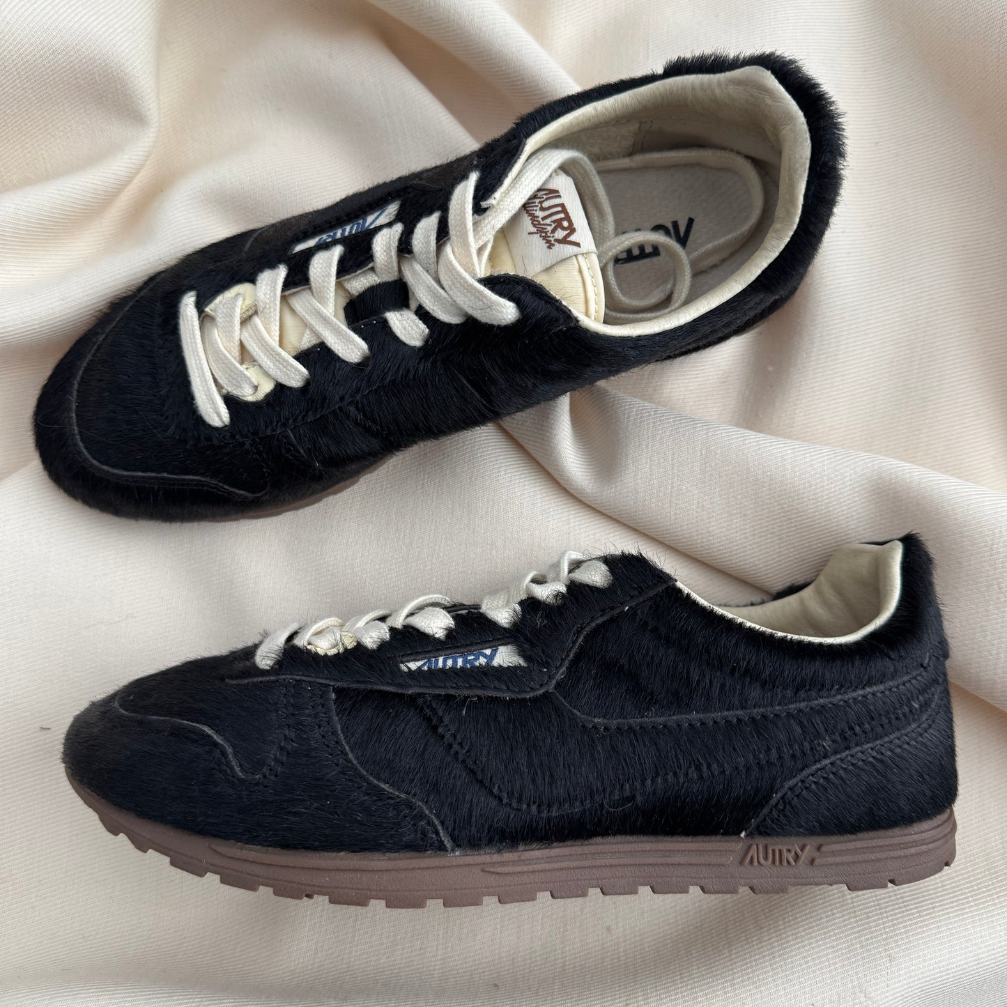 Autry "Windspin" Pony Hair Sneakers in Black, size 38