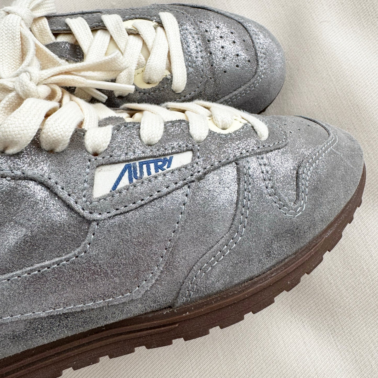 Autry "Windspin" Sneakers in Silver, size 38