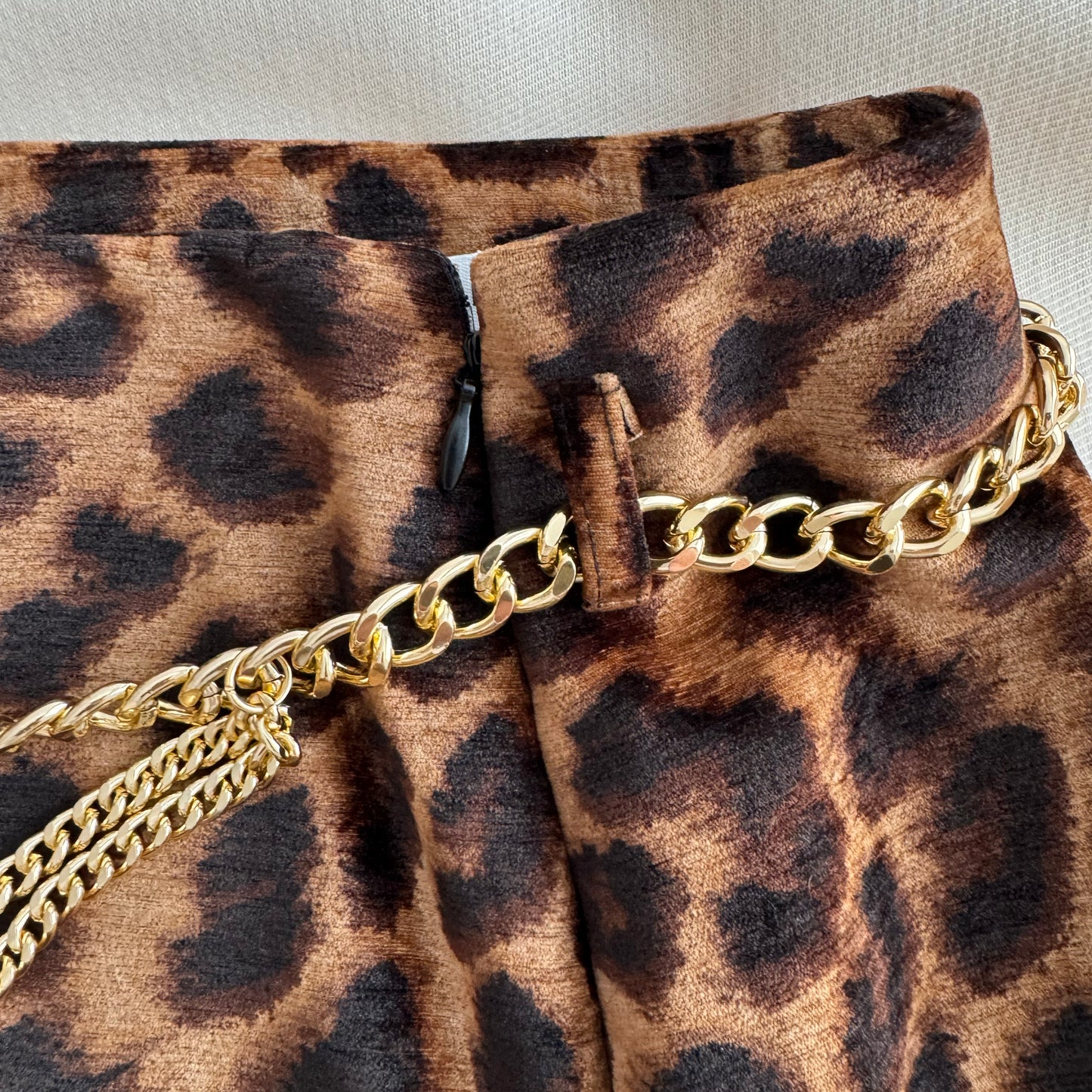 Avec Les Filles Chain Belt Leopard Print Mini Skirt, size 6