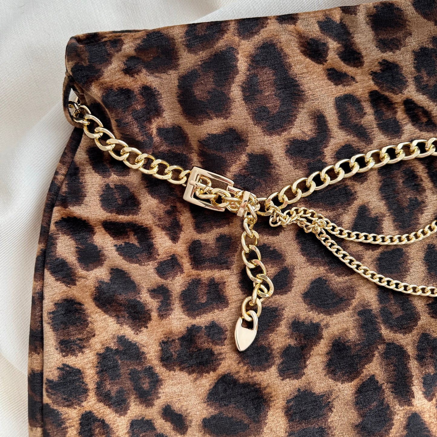 Avec Les Filles Chain Belt Leopard Print Mini Skirt, size 6
