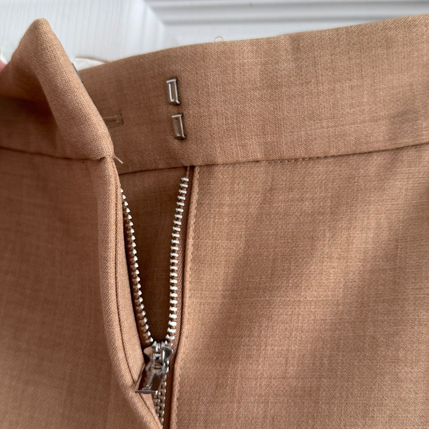 Babaton "Bader" Cargo Pant in "Heather Constant Camel", size 10 (fits 8?)