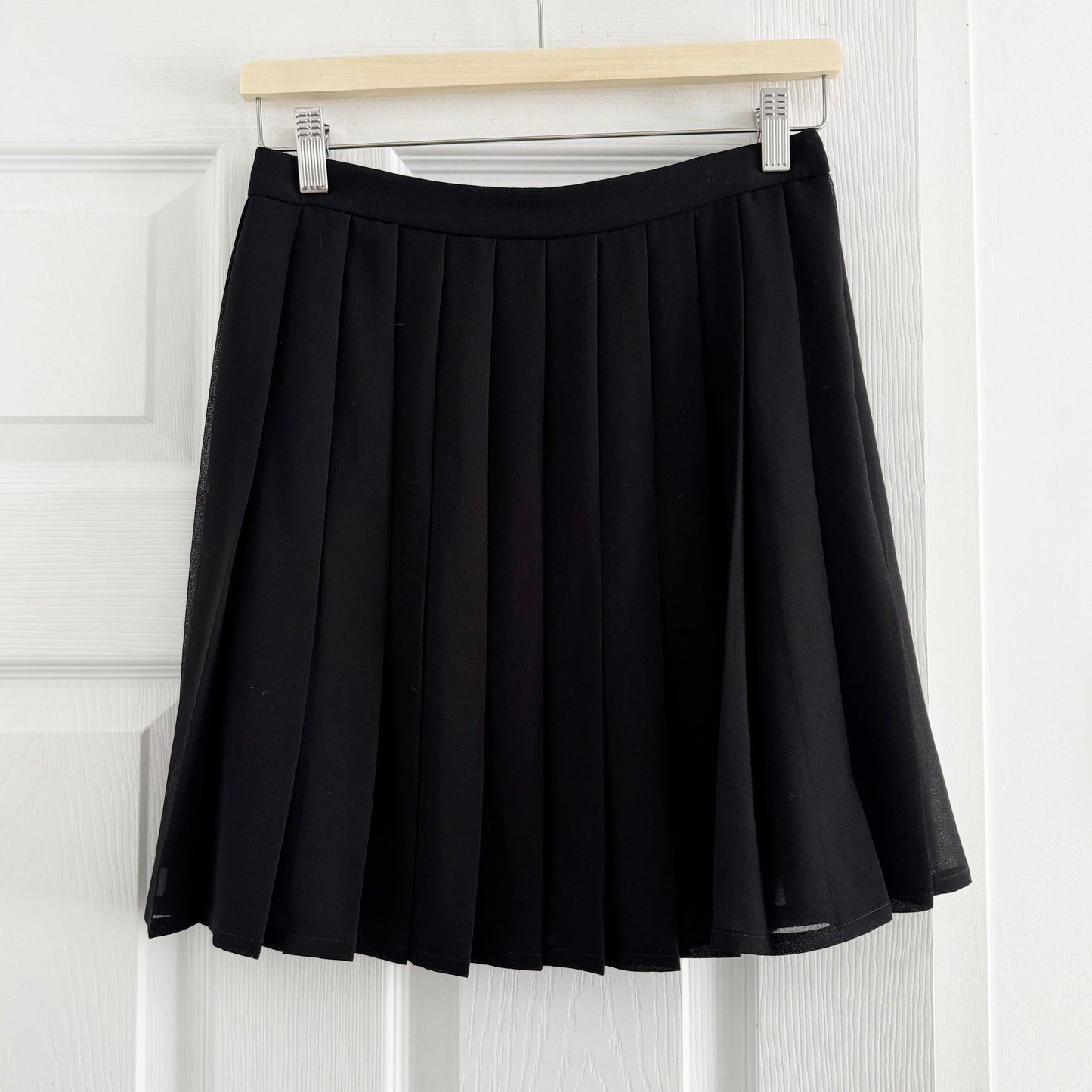 Barbara Bui Pleated Chiffon Mini Skirt in Black, size 36