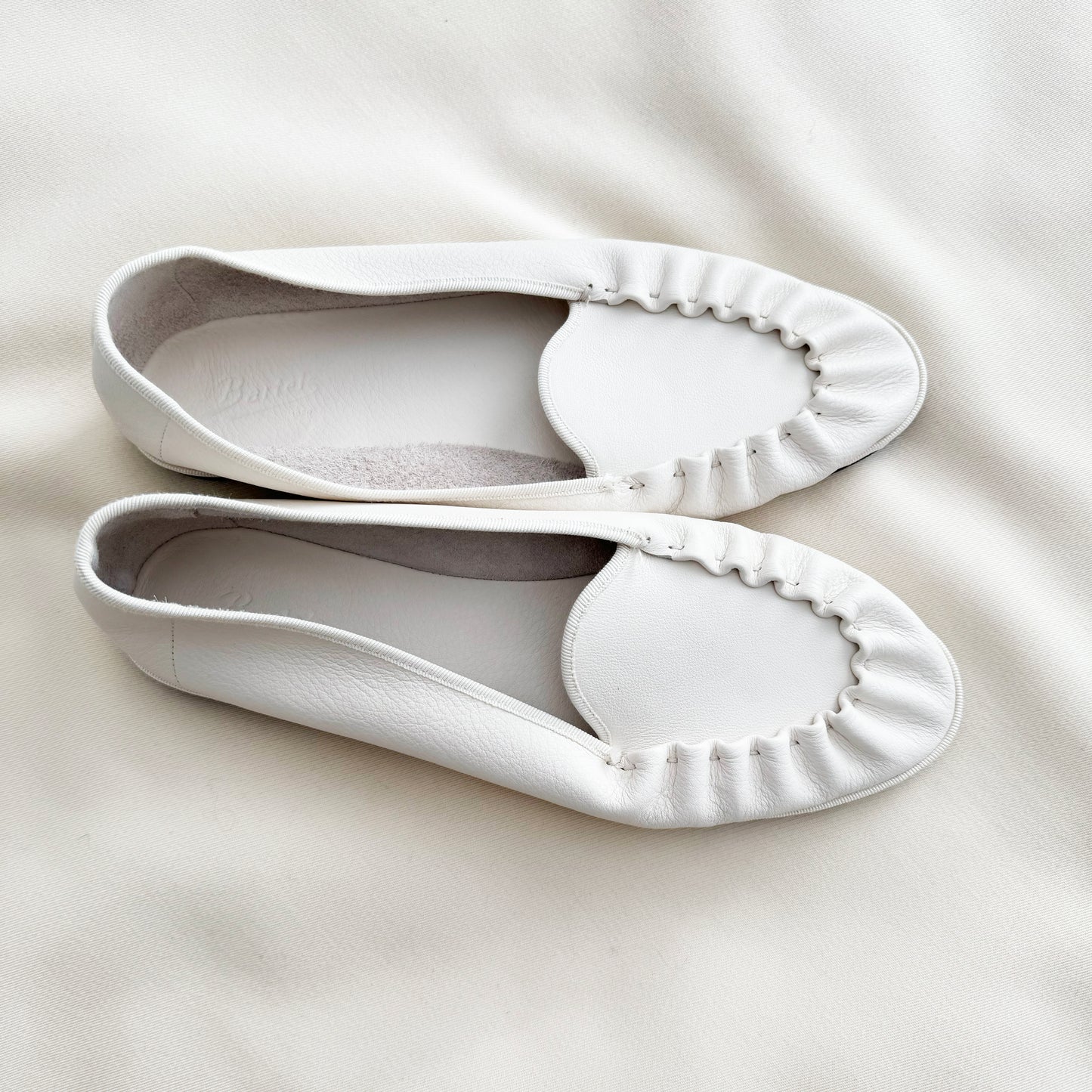 Bartels "Marygold" Moccasin Flats in Cream, size 41 (fits 10/10.5)