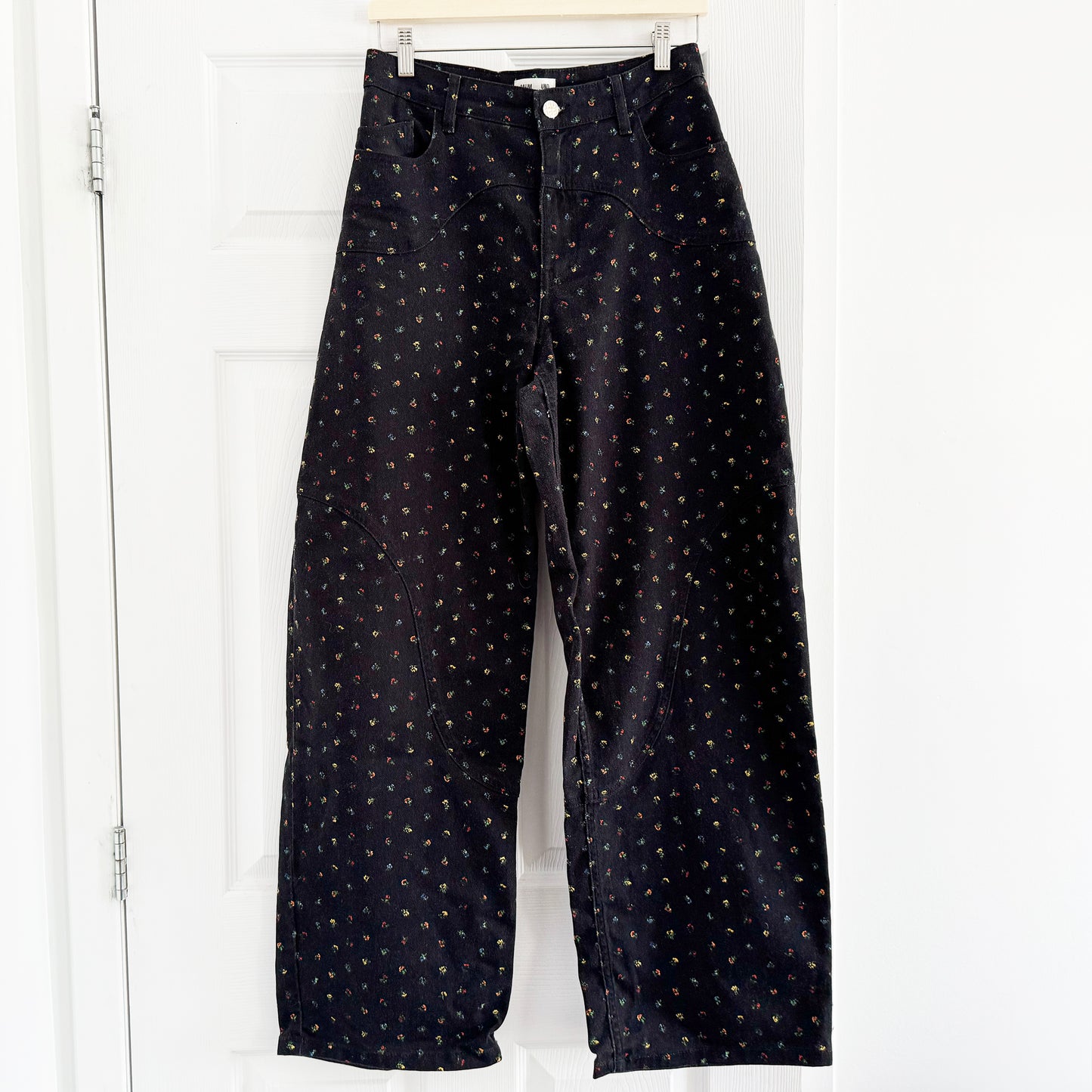 Baum und Pferdgarten "Napolen" Barrel Jeans in Black Floral, size 26/32