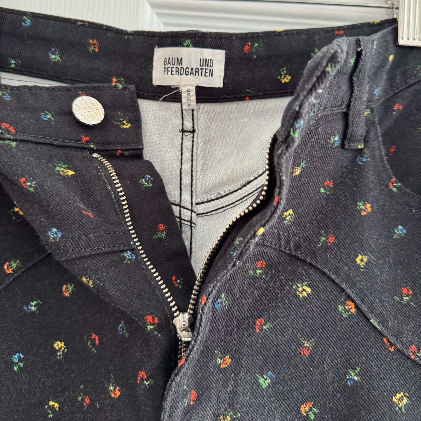 Baum und Pferdgarten "Napolen" Barrel Jeans in Black Floral, size 26/32