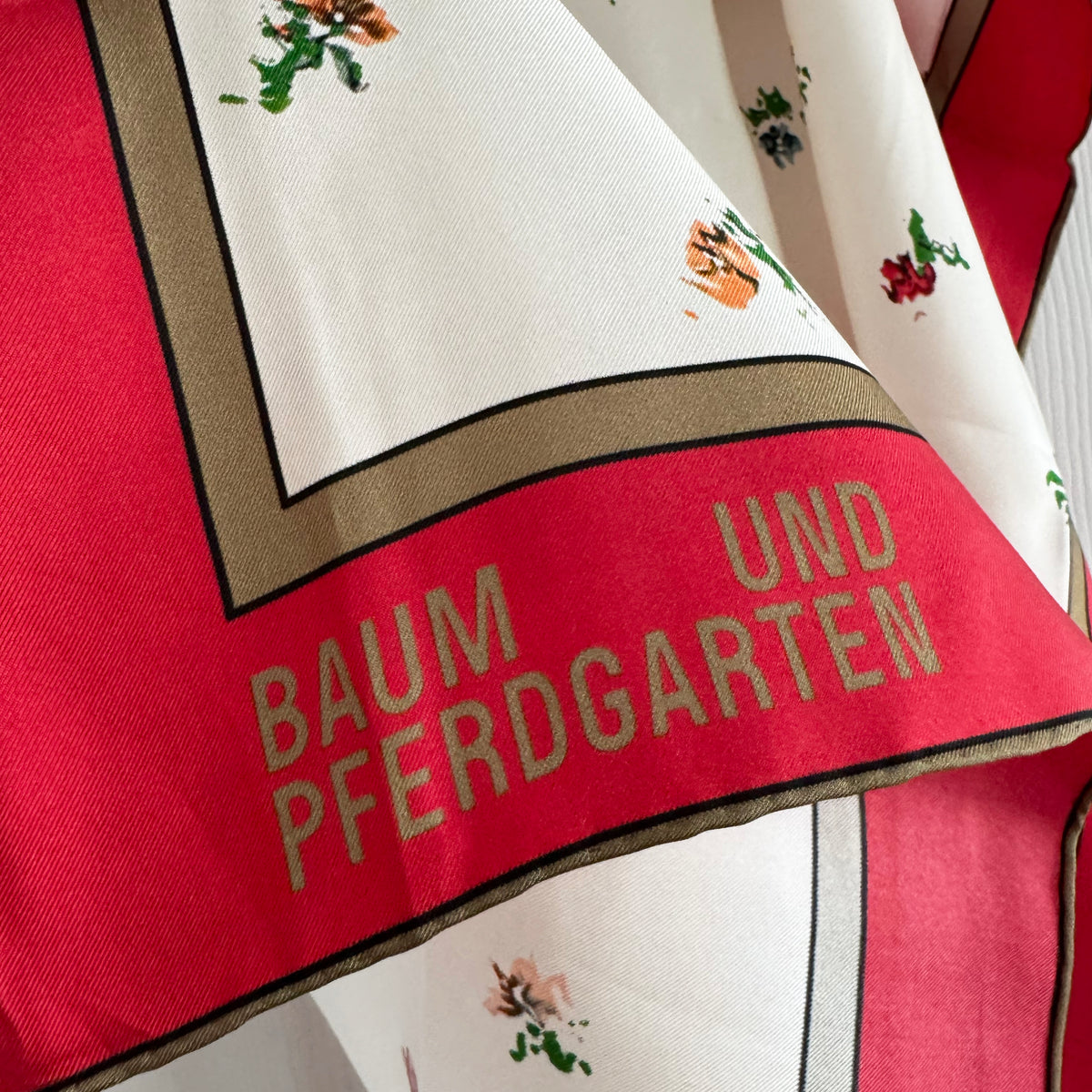 Baum und Pferdgarten "Leah" Petite Flower Scarf