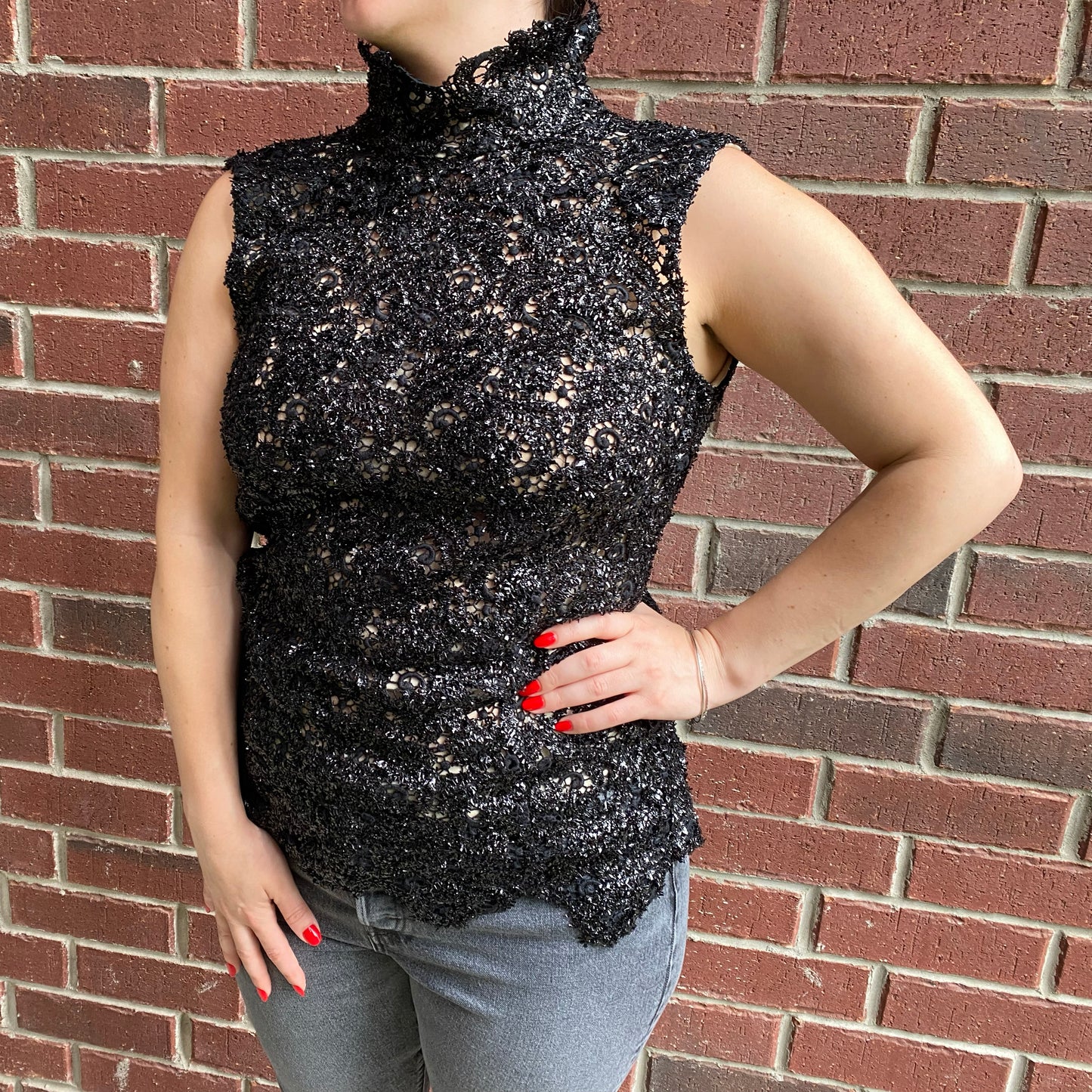 Bill Blass Confetti Lace Sleeveless Top in Black, size 10 (fits like size 6/8)