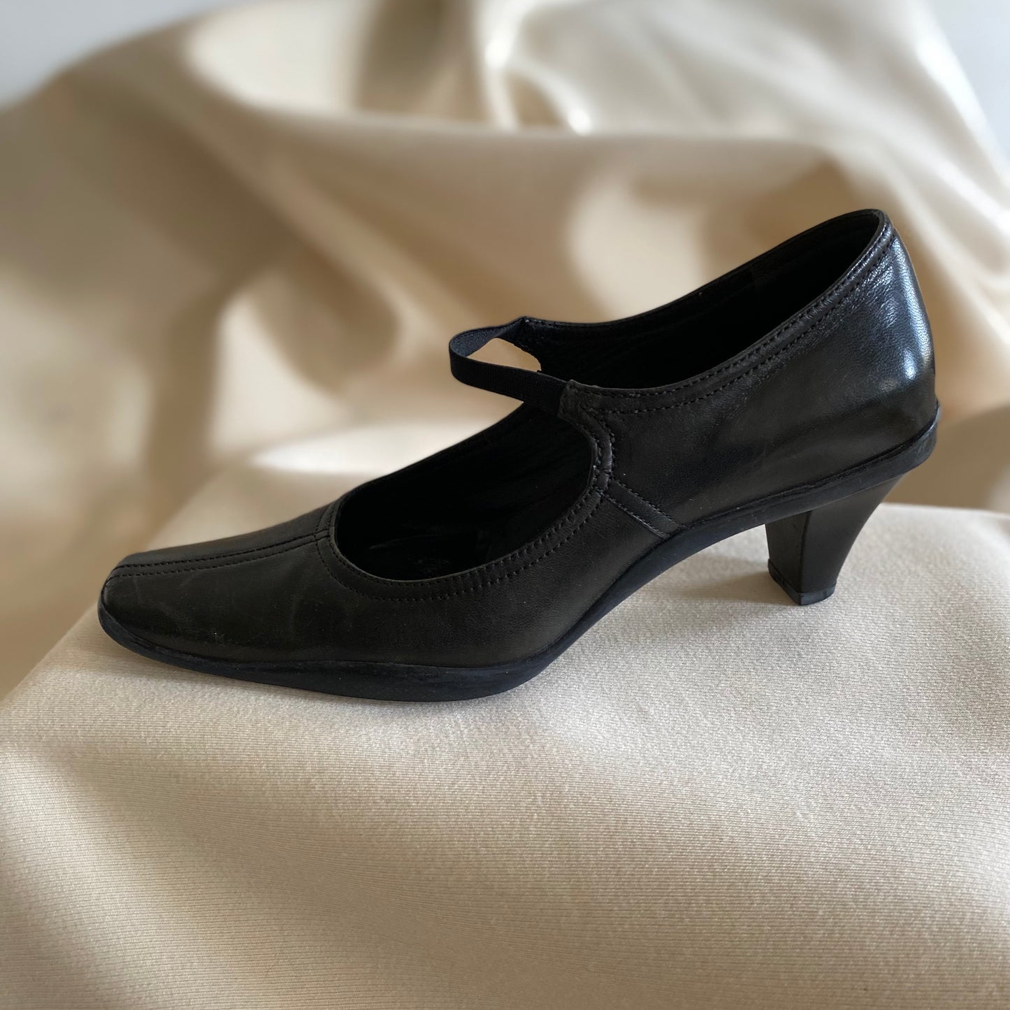 90's Vintage Prada Vintage Mary-jane pumps, size 35.5