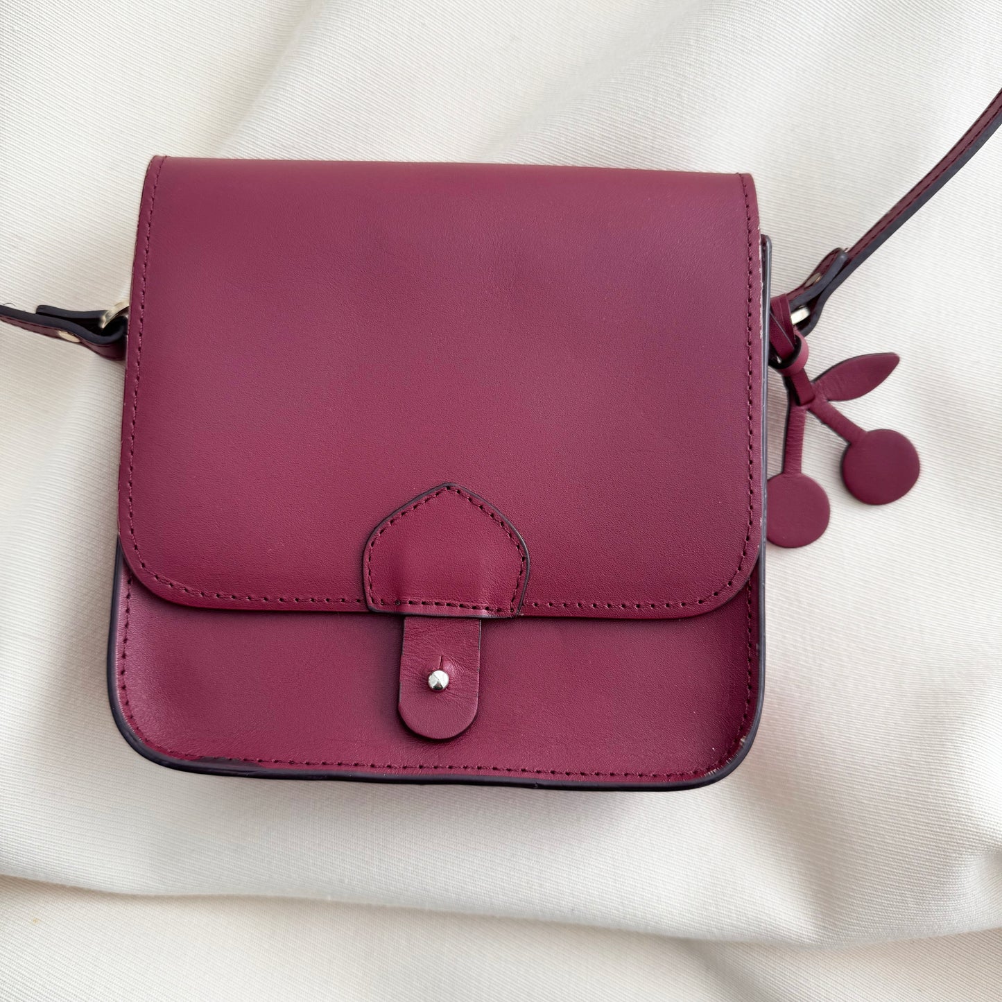 ** KIDS ** Bonpoint Leather Kids Purse in Burgundy