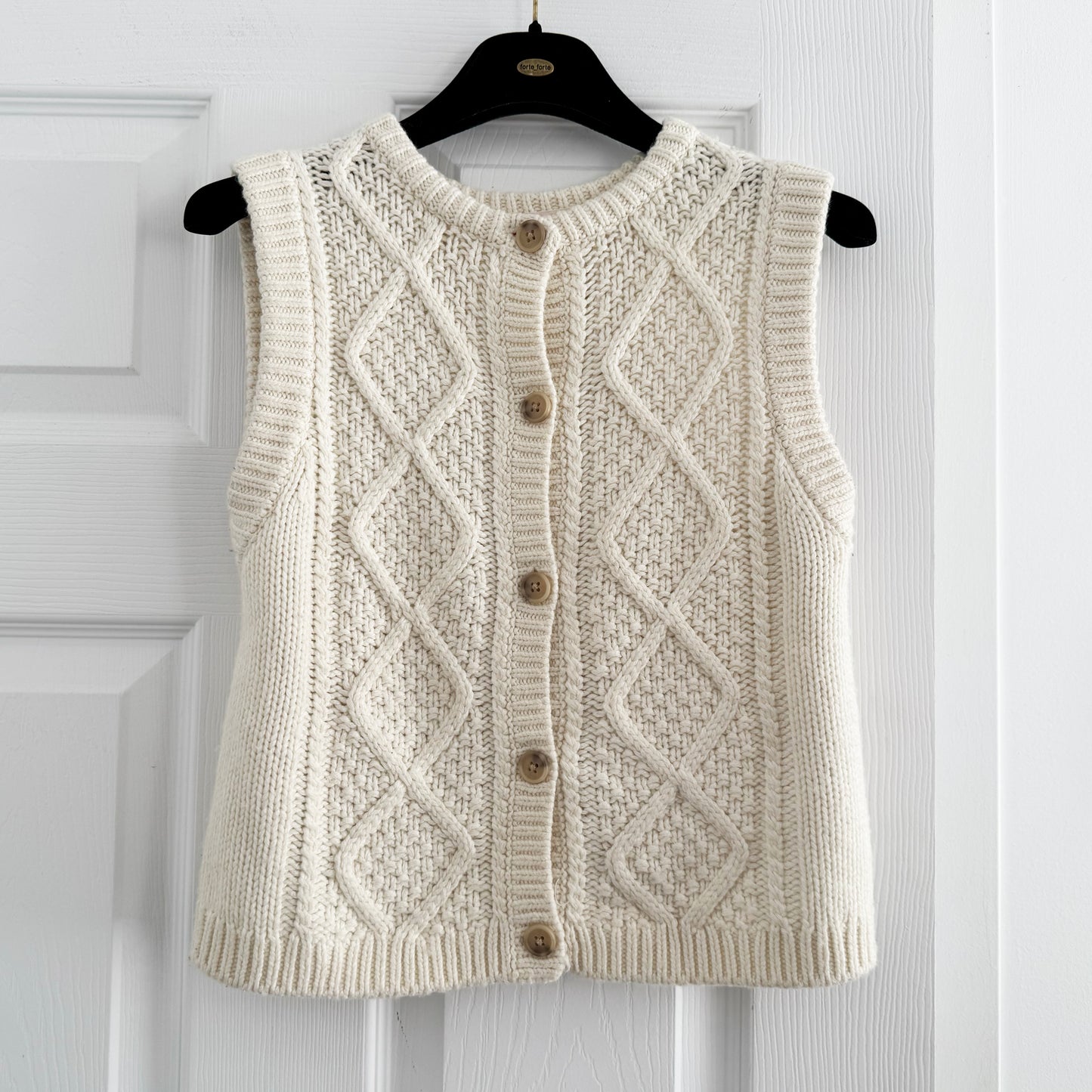 ** KIDS ** Bonpoint Cable Knit Vest in Ivory, size 10 years