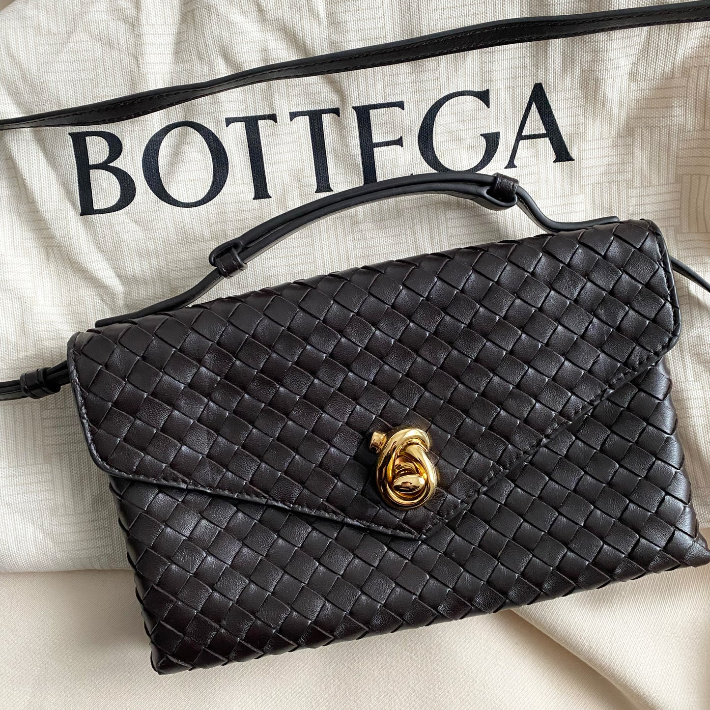 Bottega Veneta Knot Lock Intrecciato Leather Crossbody Bag in "Fondant" (Brown)