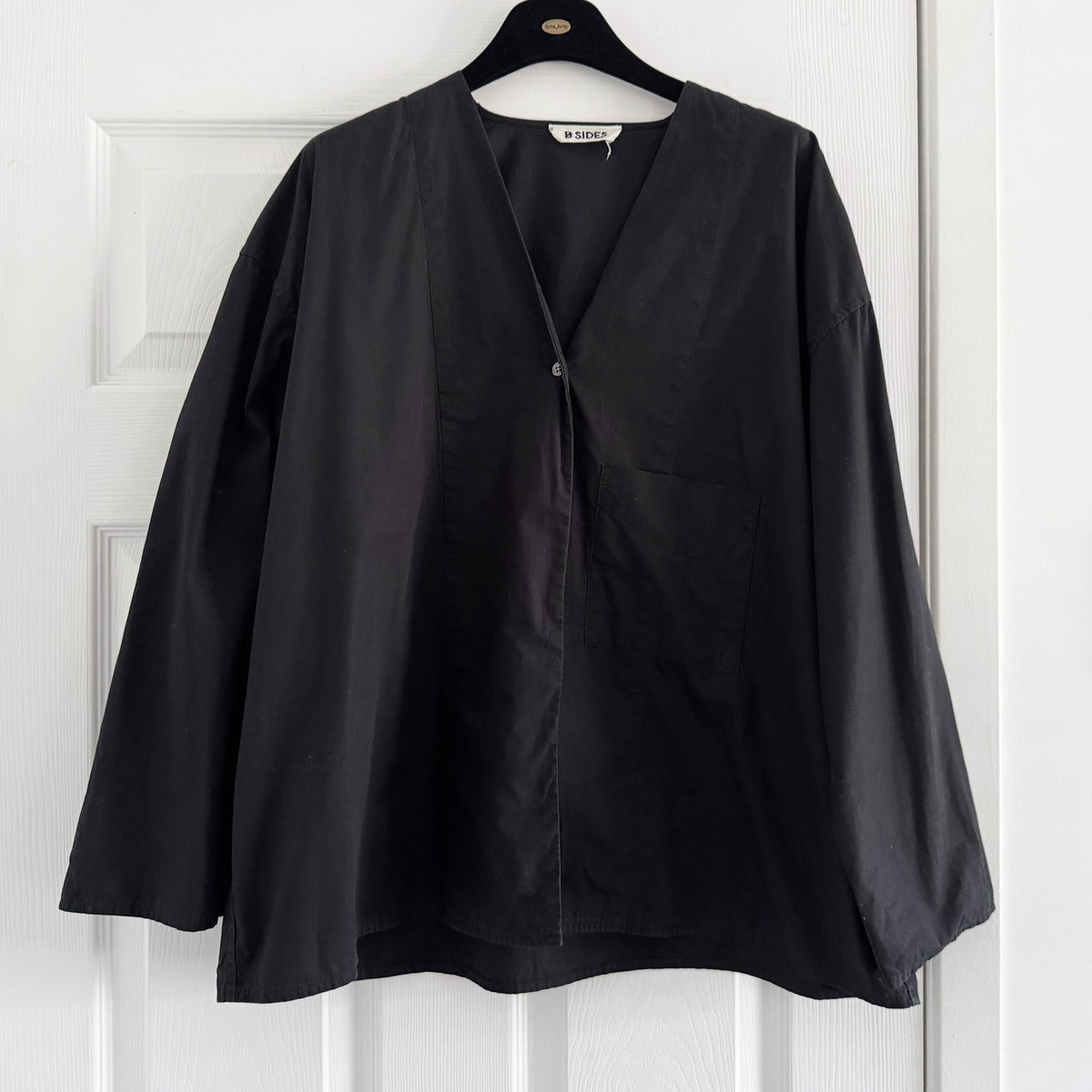 B-Sides "Elda" Shirt in Black, size XS/S