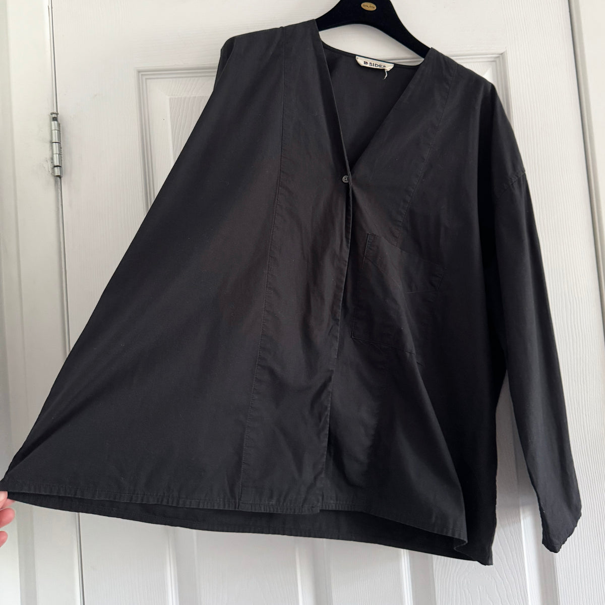 B-Sides "Elda" Shirt in Black, size XS/S