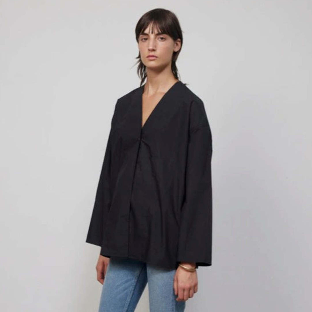 B-Sides "Elda" Shirt in Black, size XS/S