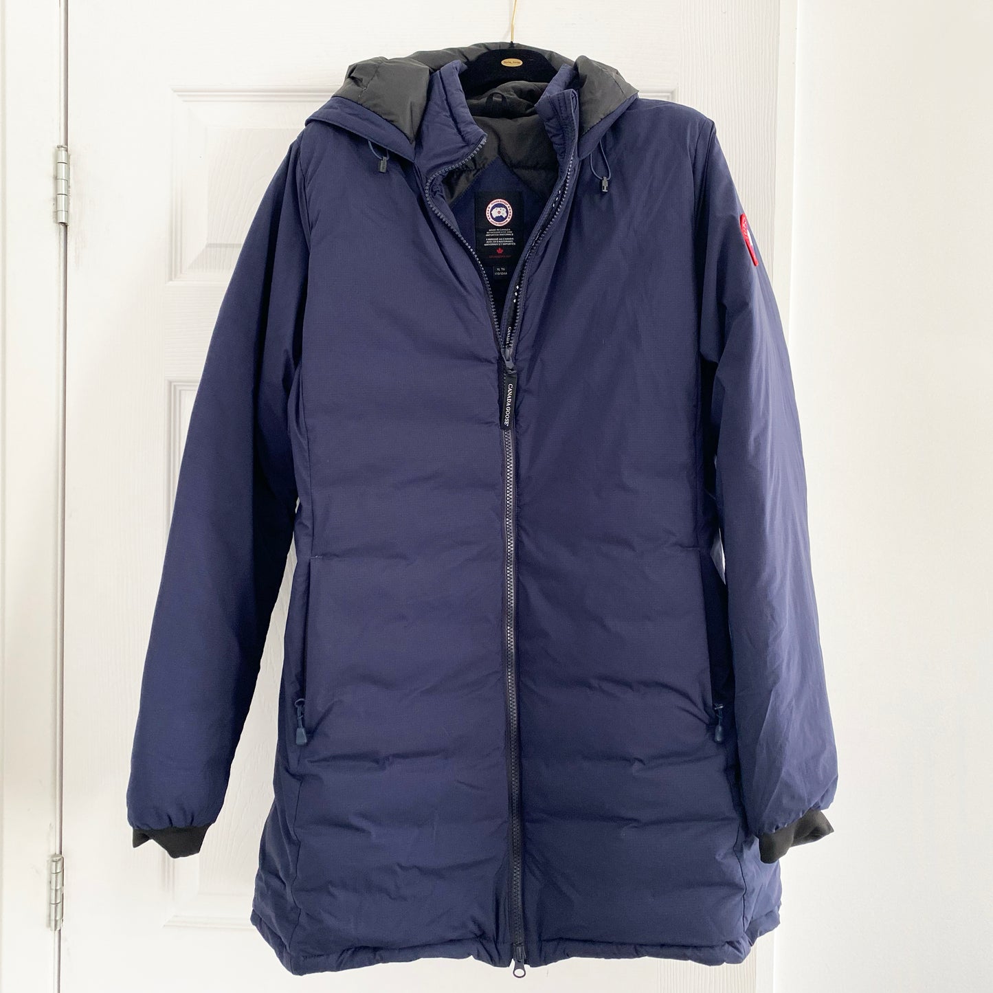Canada Goose "Camp" Matte Hooded Down Jacket in Navy, size XL (fits M/L)