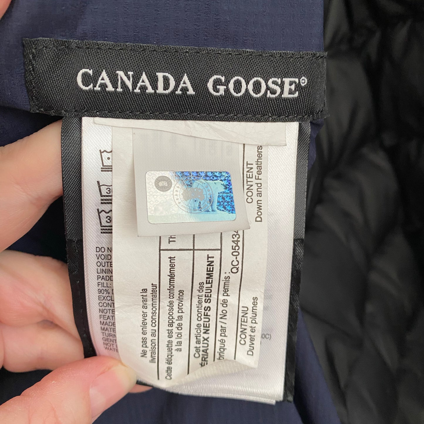 Canada Goose "Camp" Matte Hooded Down Jacket in Navy, size XL (fits M/L)