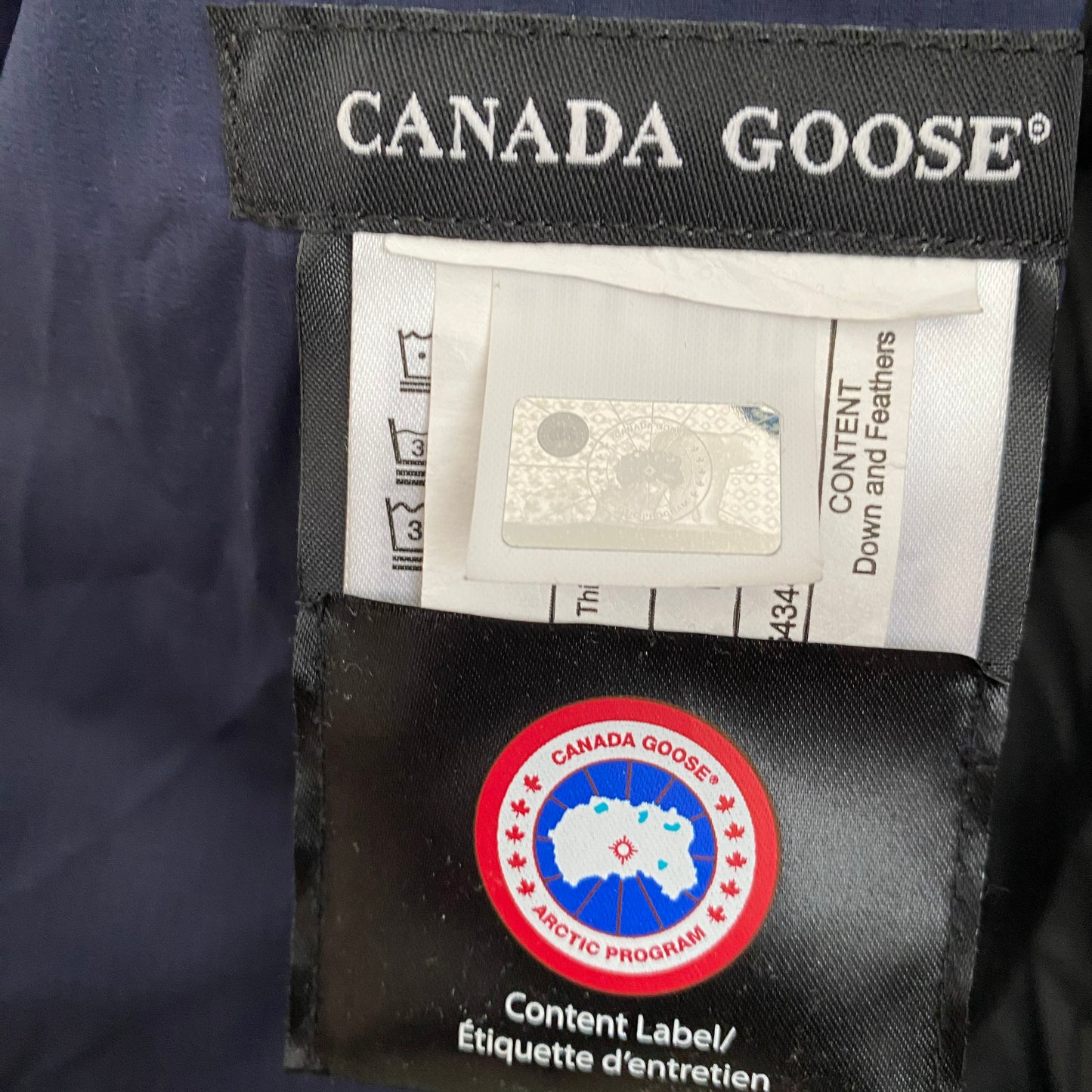 Canada Goose "Camp" Matte Hooded Down Jacket in Navy, size XL (fits M/L)