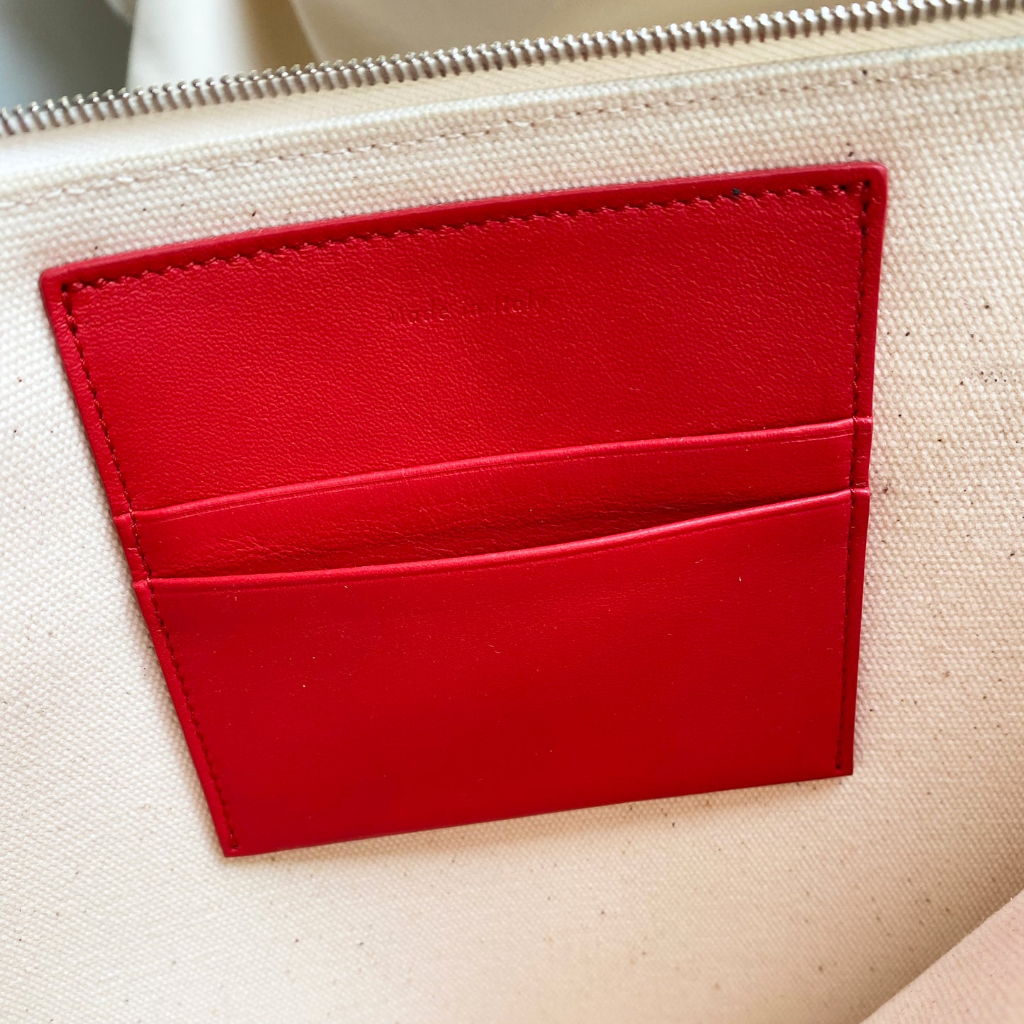 Pochette en toile Celine "Made In" avec police rouge