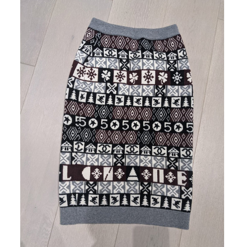 Chanel Cashmere Intarsia Knit Skirt, size 34 (size 2)