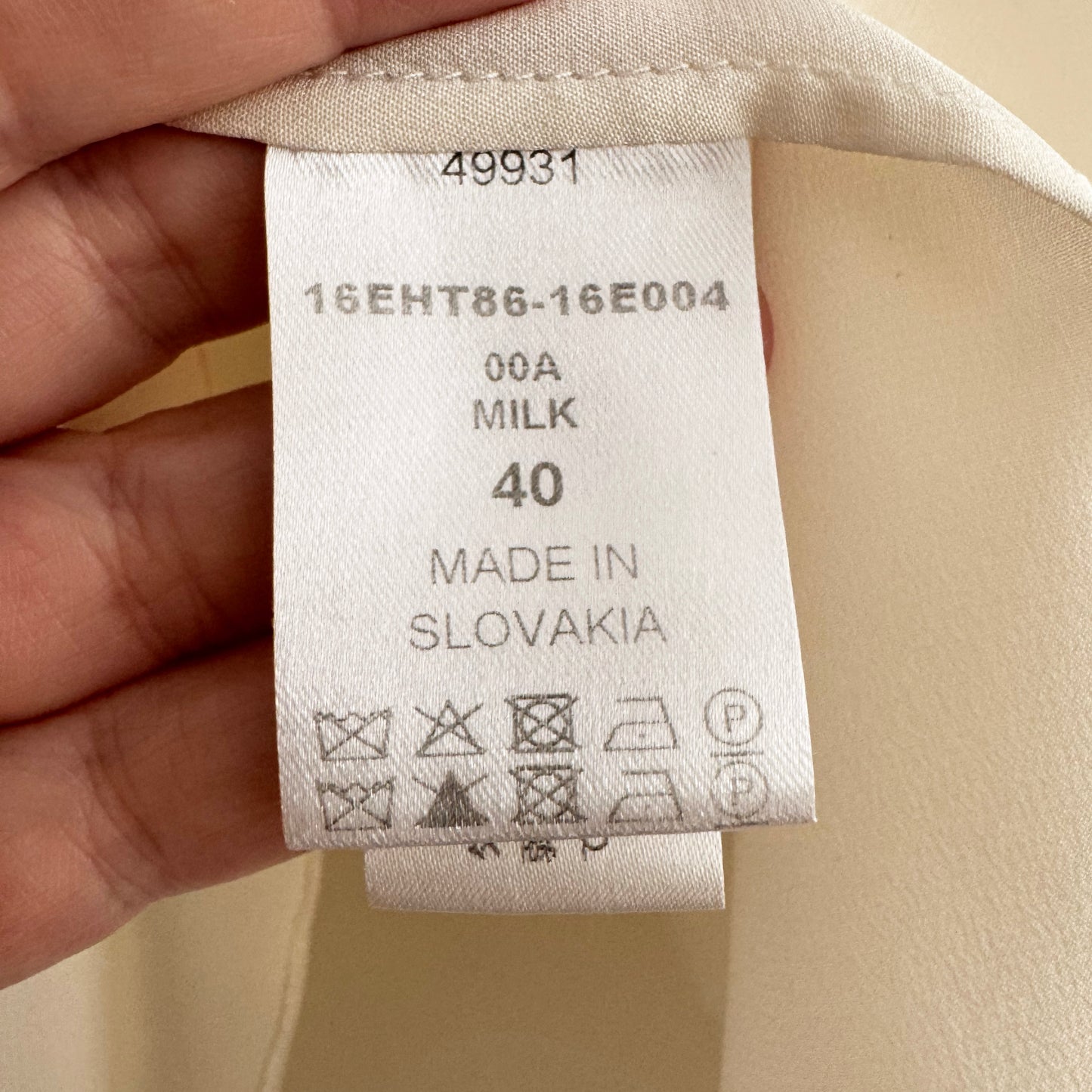 Chloe V neck Blouse in "Milk", size 40