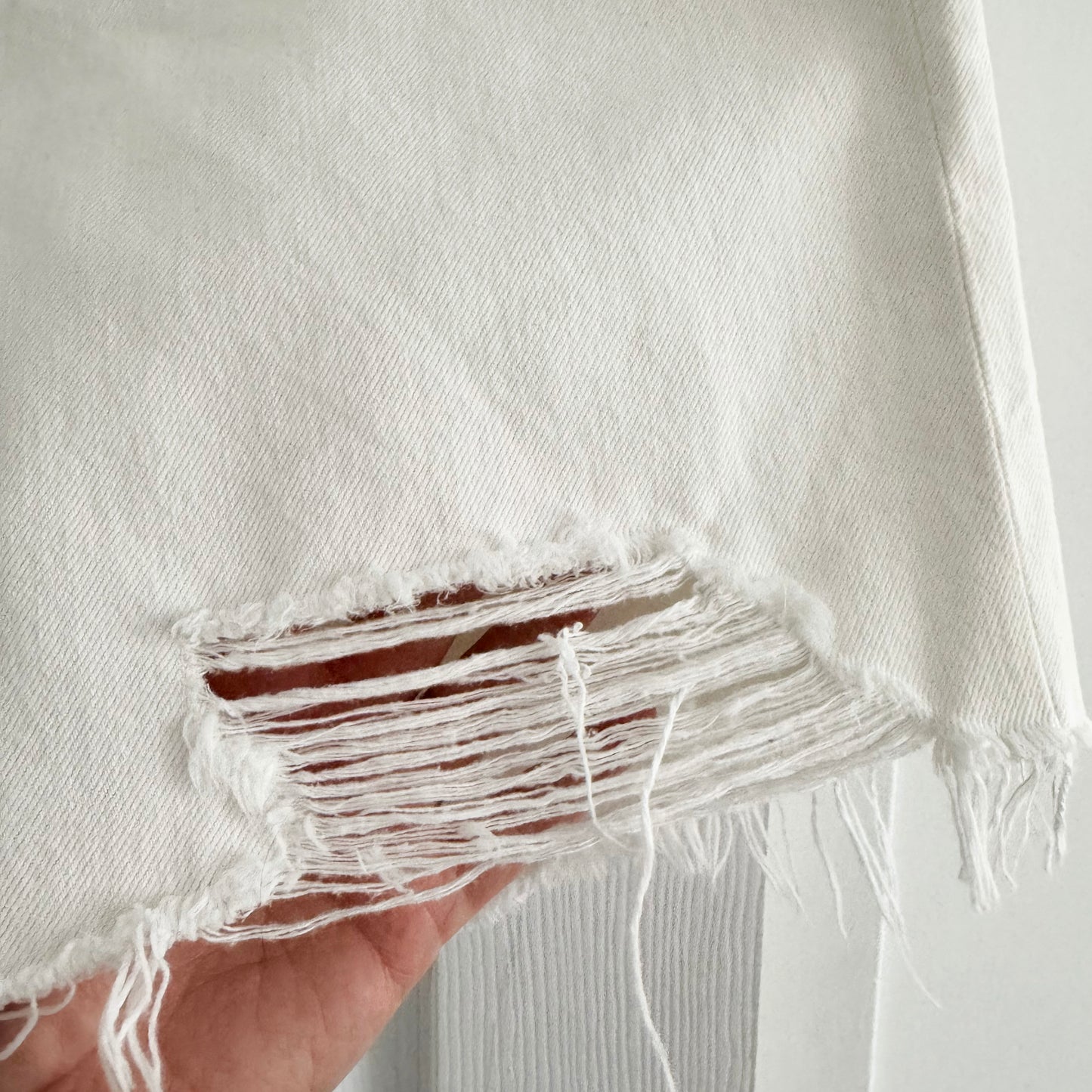 Citizens of Humanity "Camilla" Shorts in White, size 28