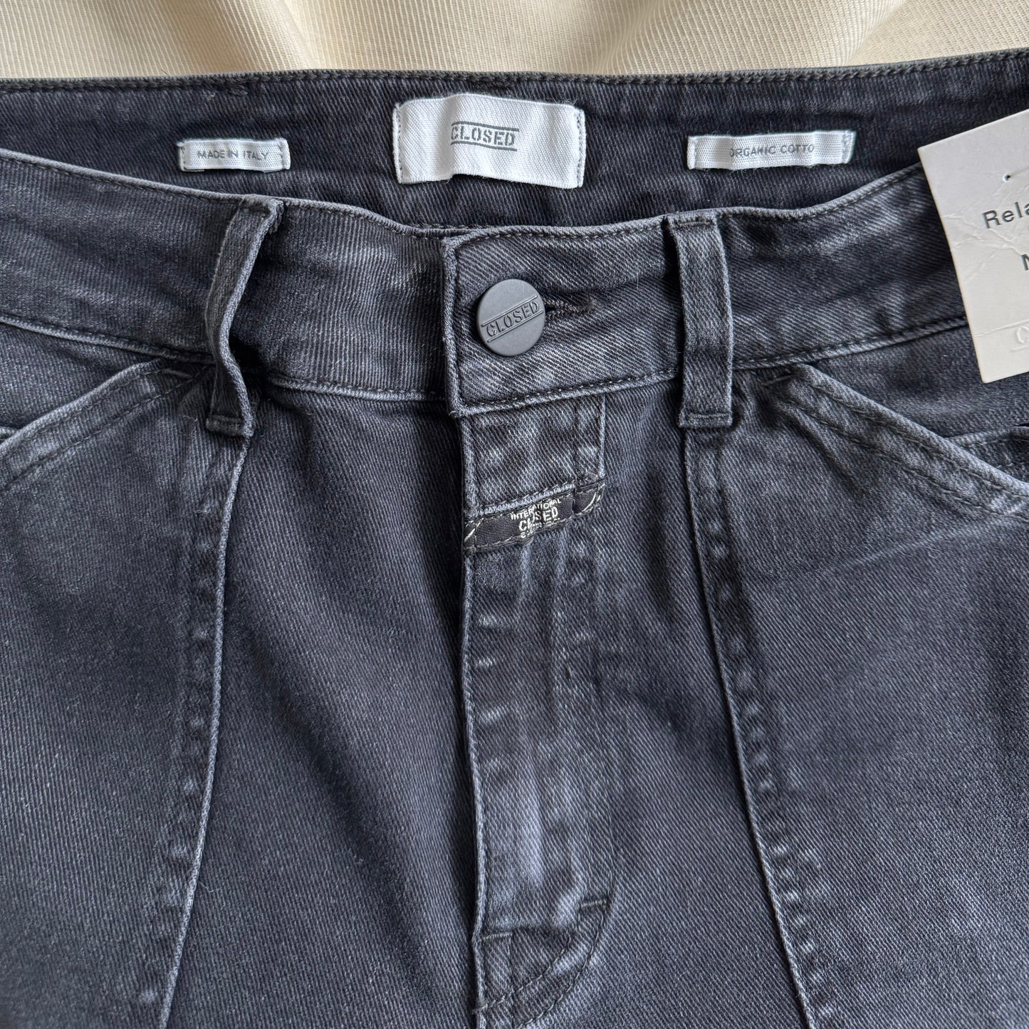 Closed Official "Abe" Jeans in Anthracite, size 26