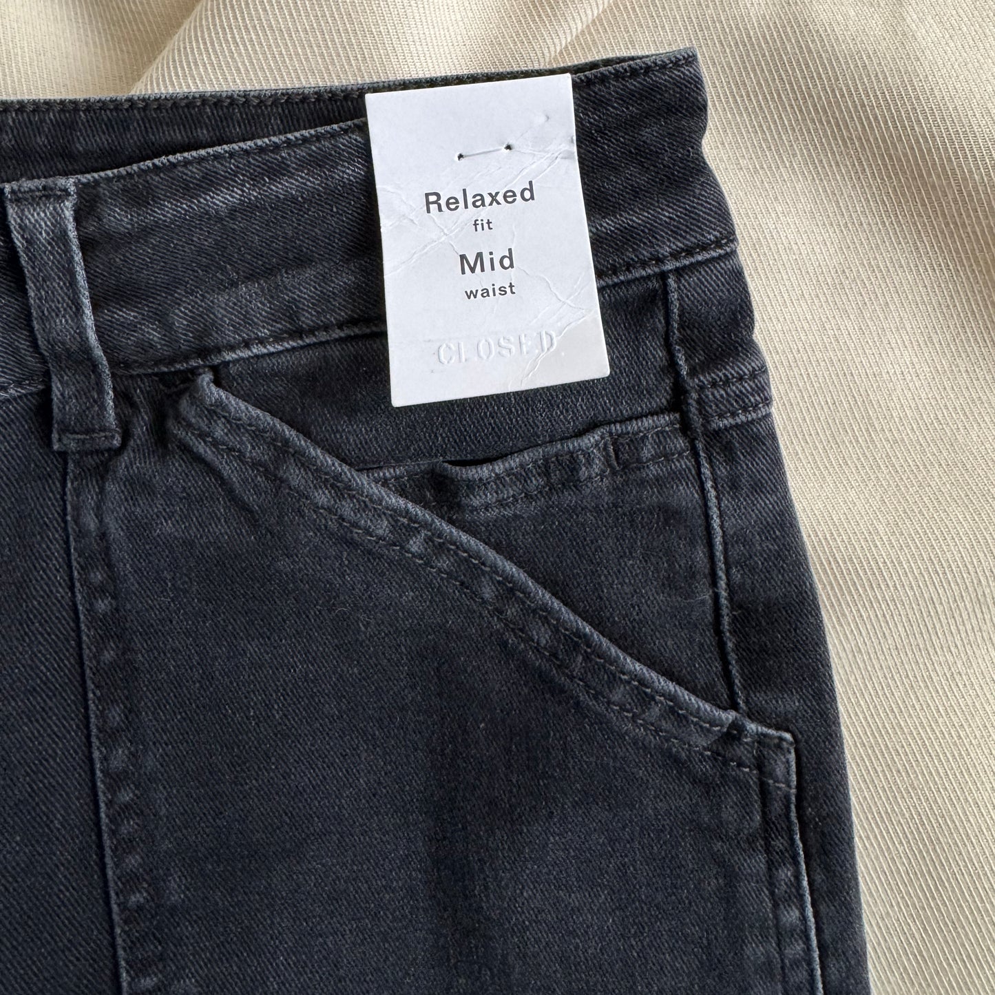 Closed Official "Abe" Jeans in Anthracite, size 26