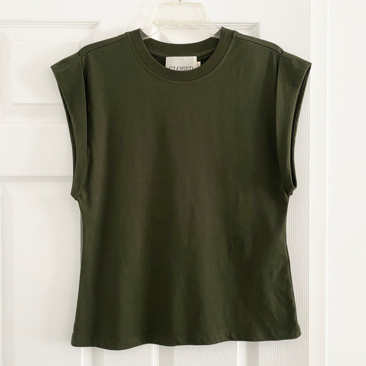 CLOSED Sleeveless T-Shirt in Green, size Medium