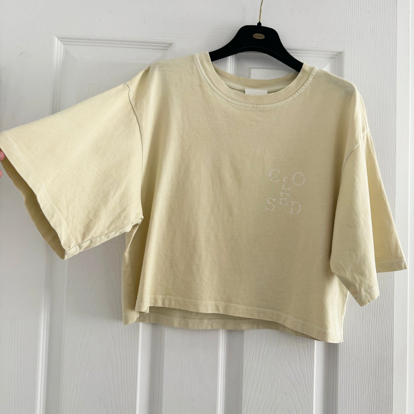 Closed Official Oversize Cropped Tee Shirt in Pale Yellow, size XS