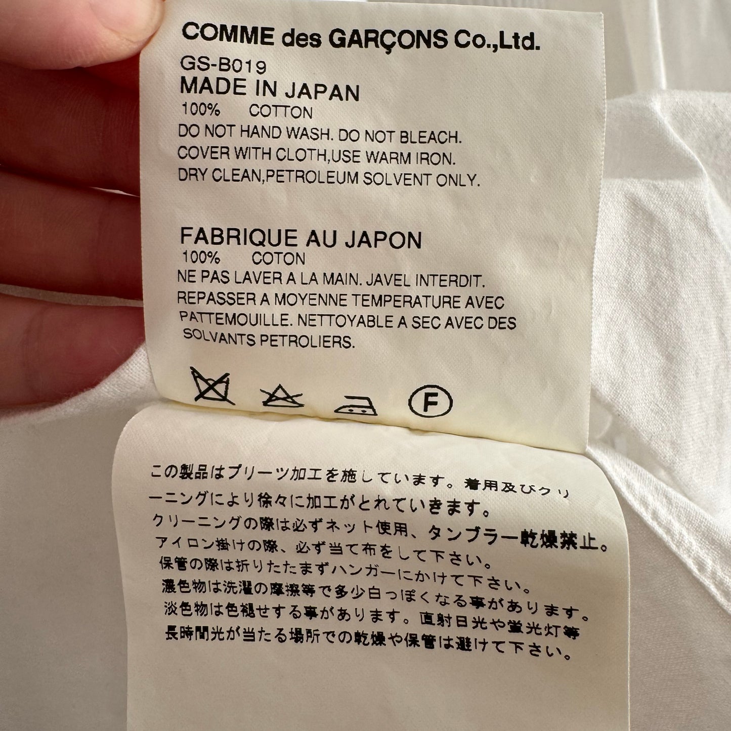 Comme Des Garcons Pleated Button Up Shirt in White, size Small