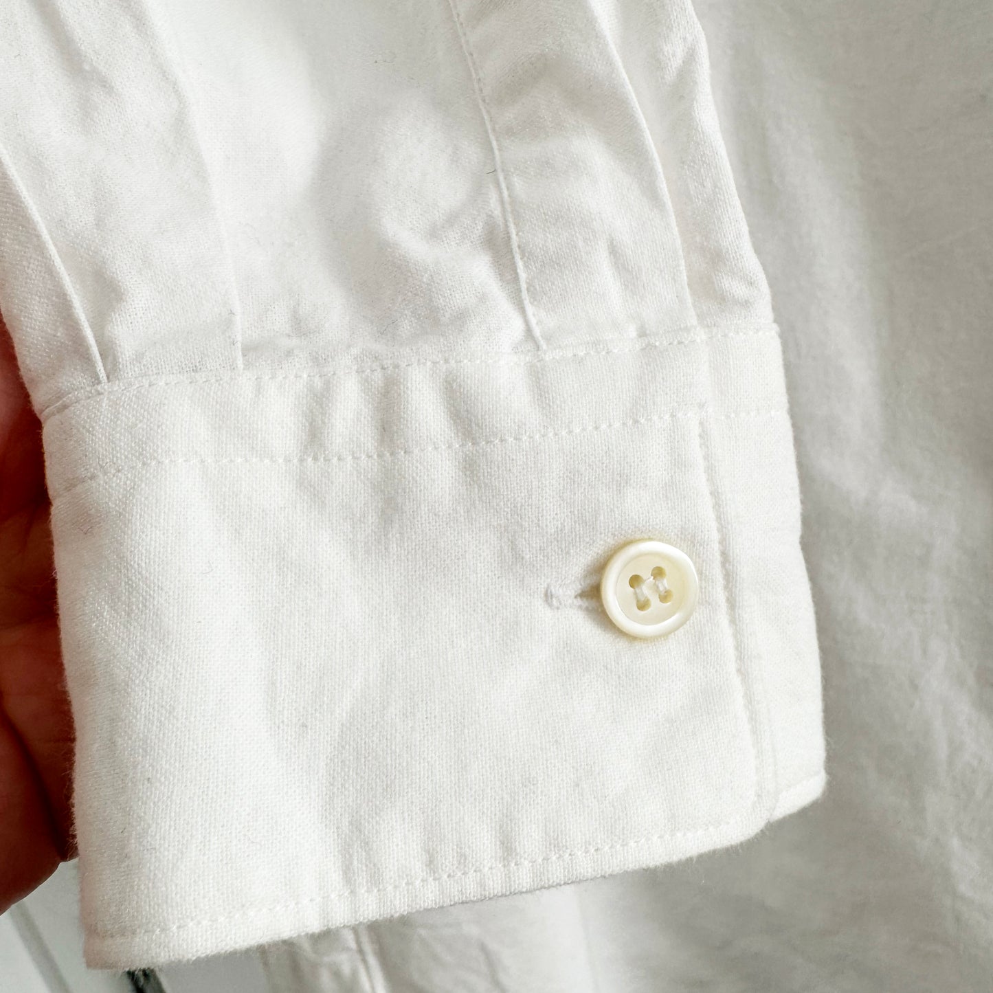 Comme Des Garcons Pleated Button Up Shirt in White, size Small