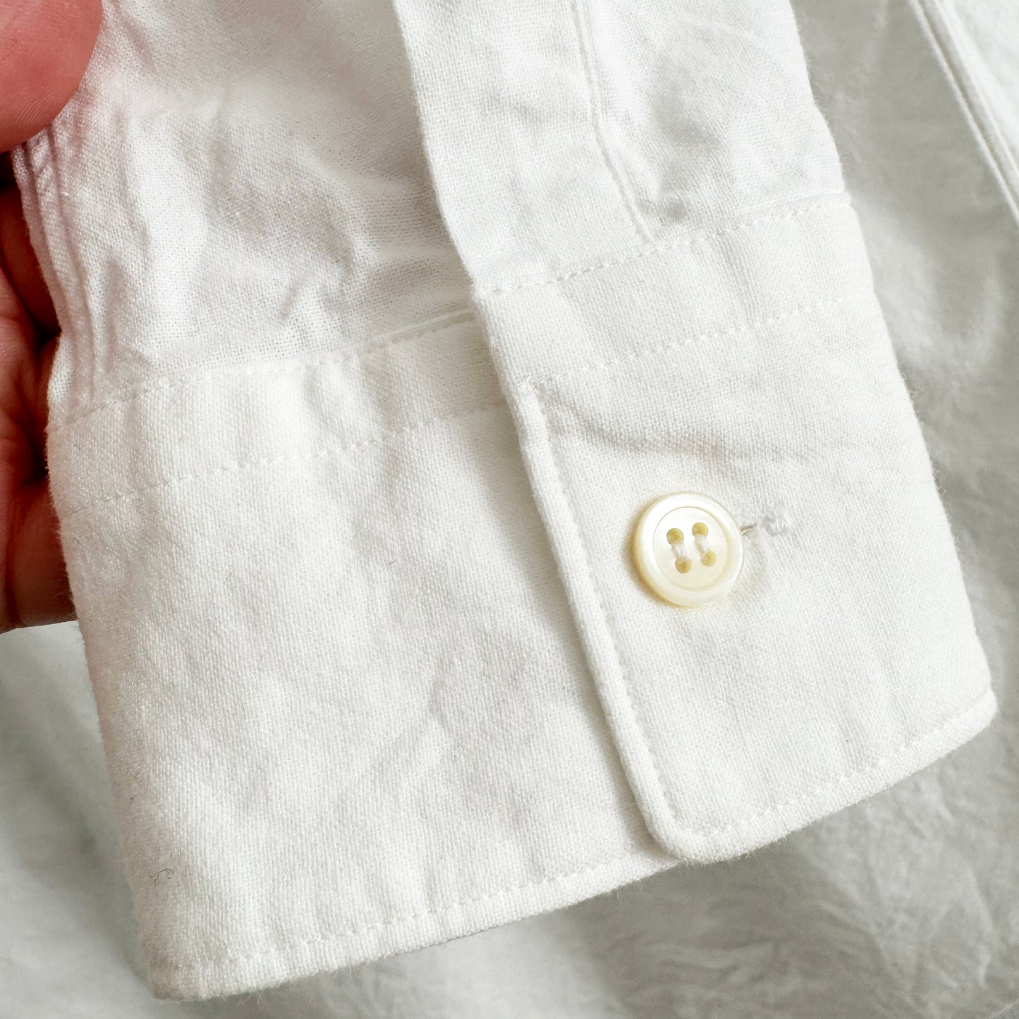 Comme Des Garcons Pleated Button Up Shirt in White, size Small