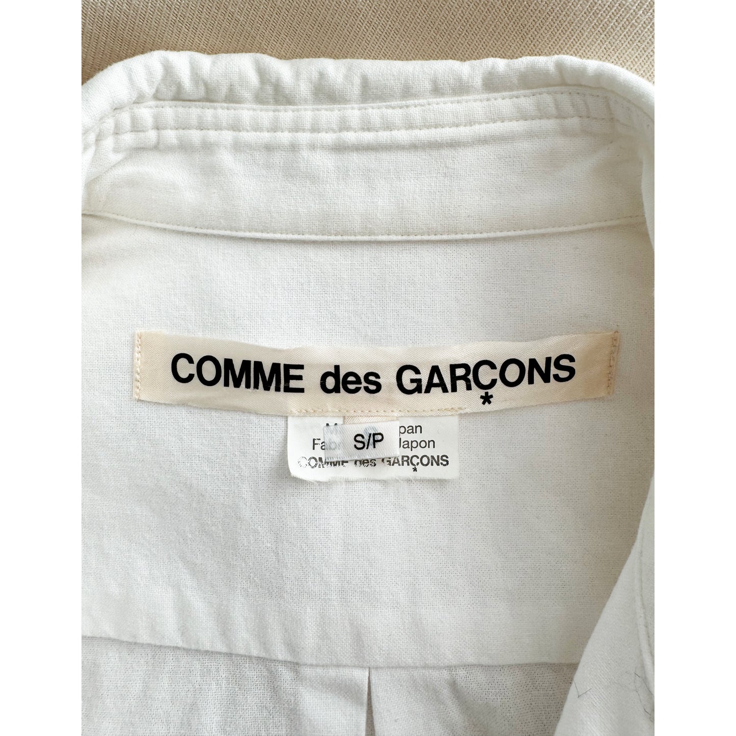 Comme Des Garcons Pleated Button Up Shirt in White, size Small