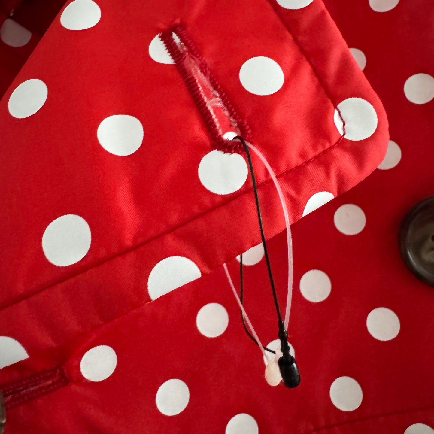 Comme Des Garcons Girl Red Polka Dot Rain Jacket, taille Moyenne
