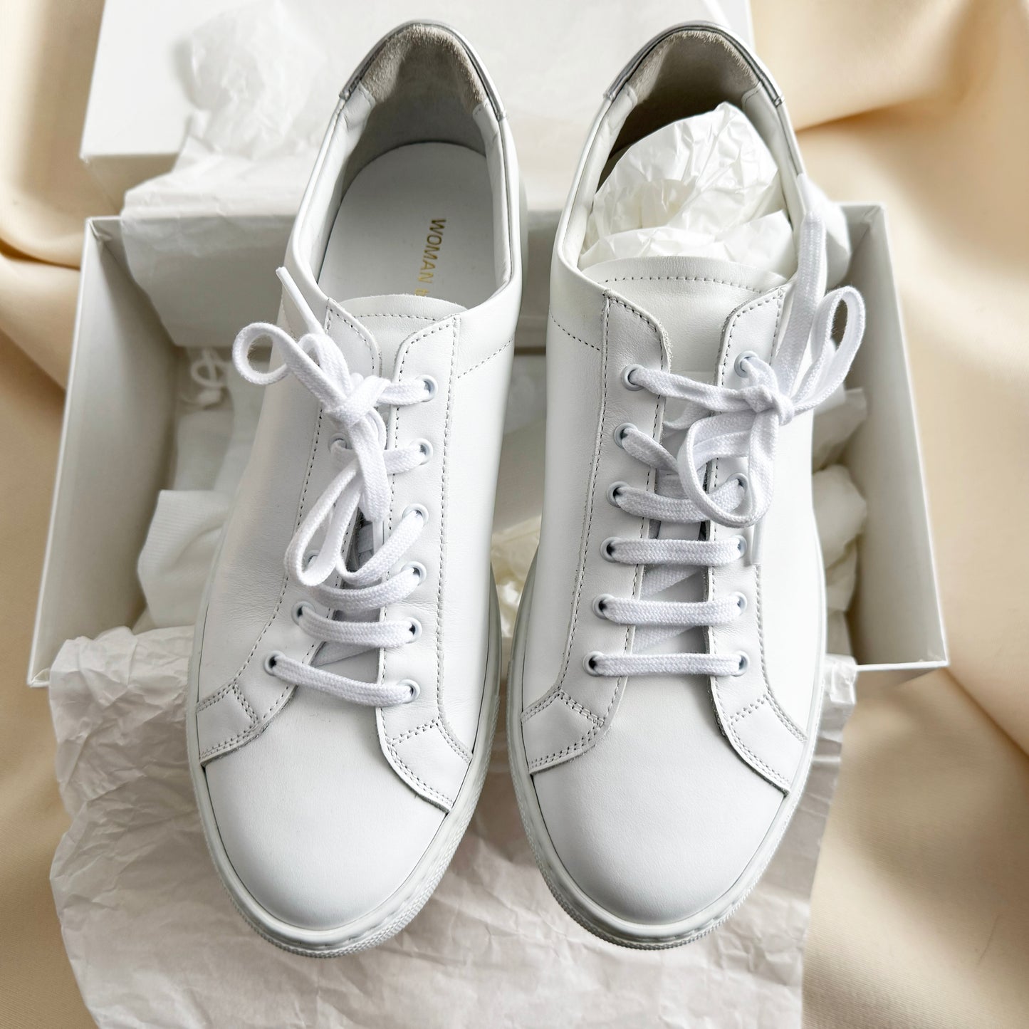 Common Projects Retro Low Sneaker in White, size 40 (fits 10.5)