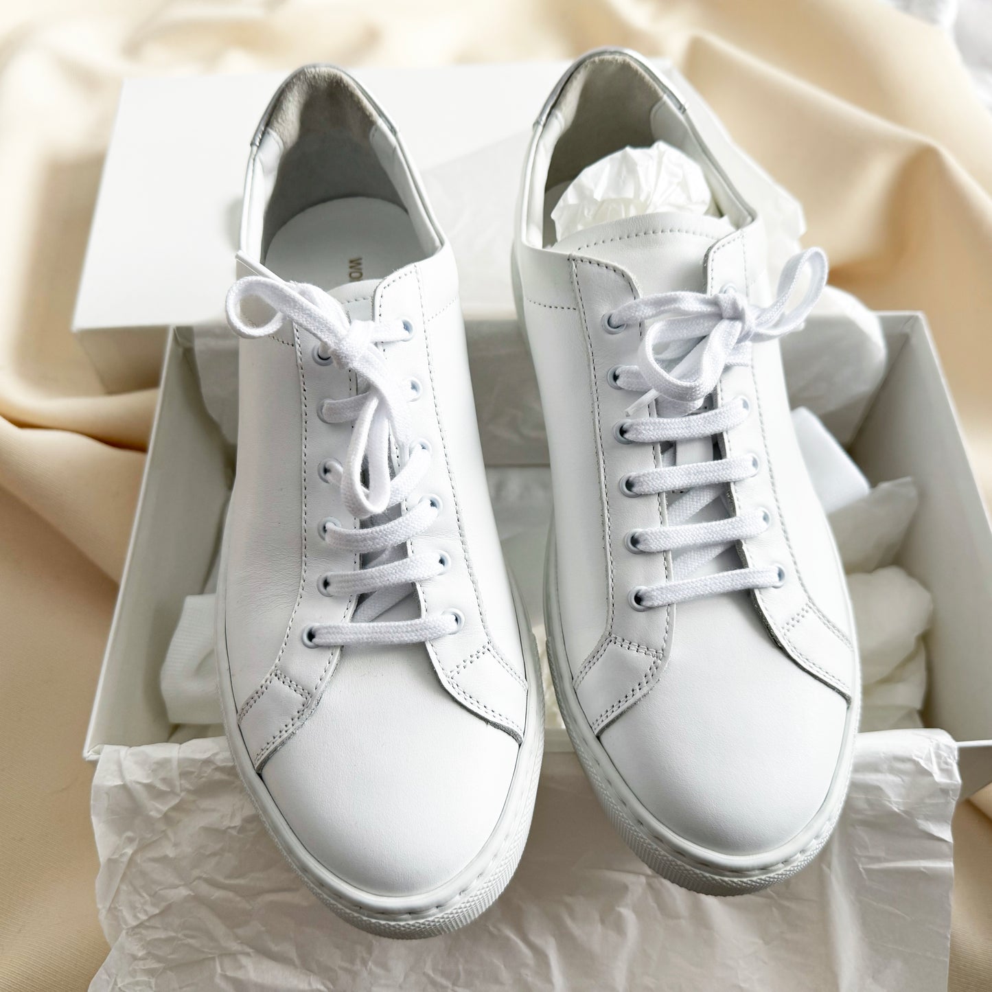 Common Projects Retro Low Sneaker in White, size 40 (fits 10.5)