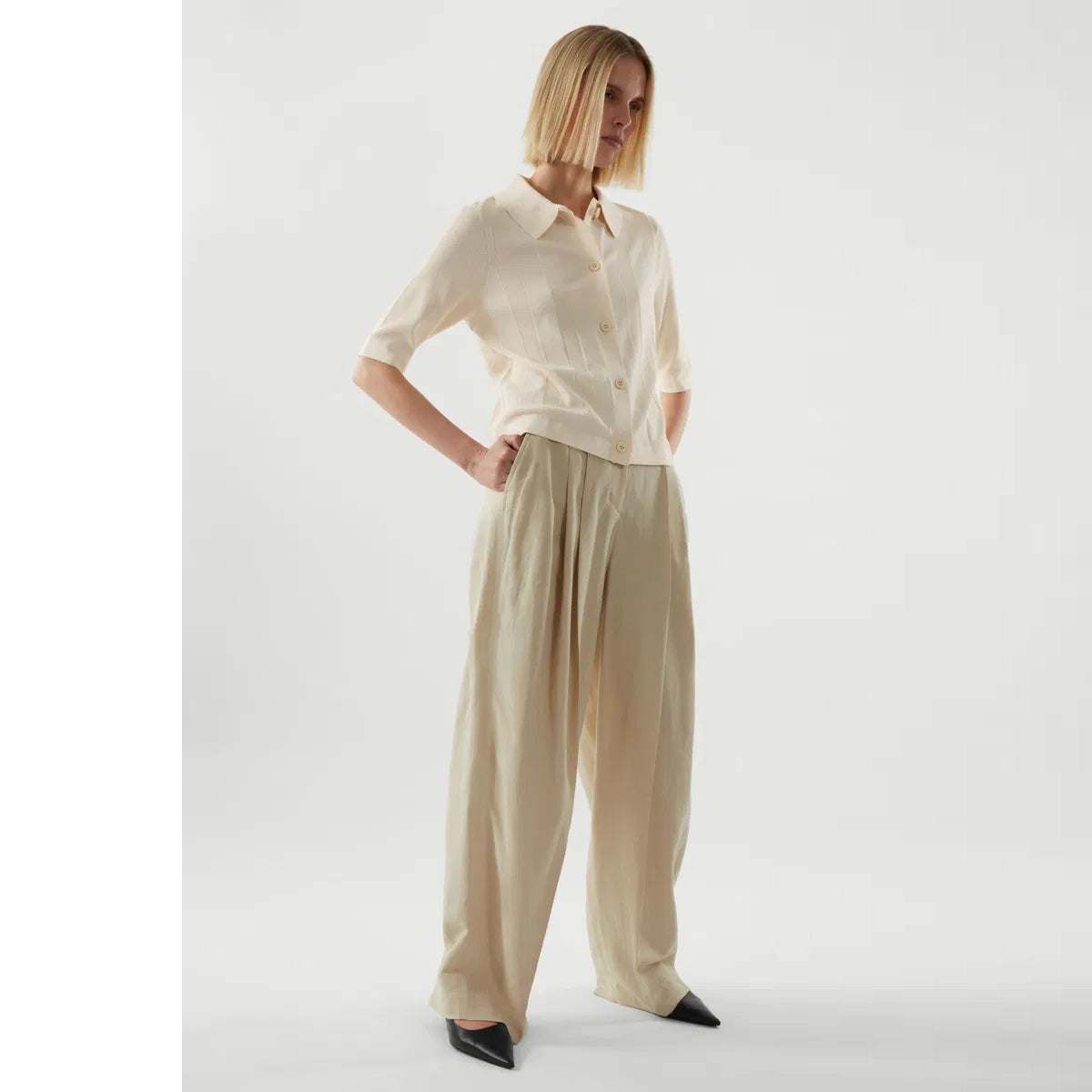 COS Pleated Linen Pants in Beige, size 2