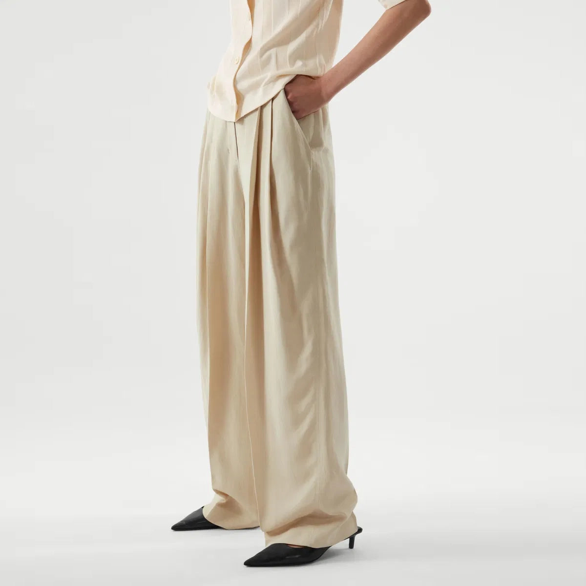 COS Pleated Linen Pants in Beige, size 2