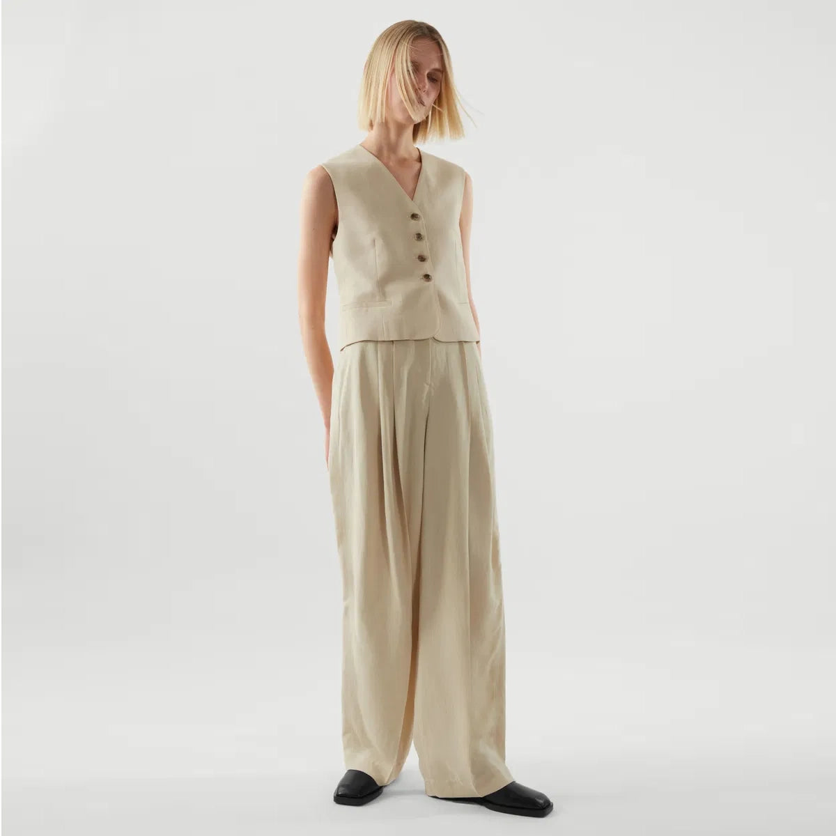 COS Pleated Linen Pants in Beige, size 2