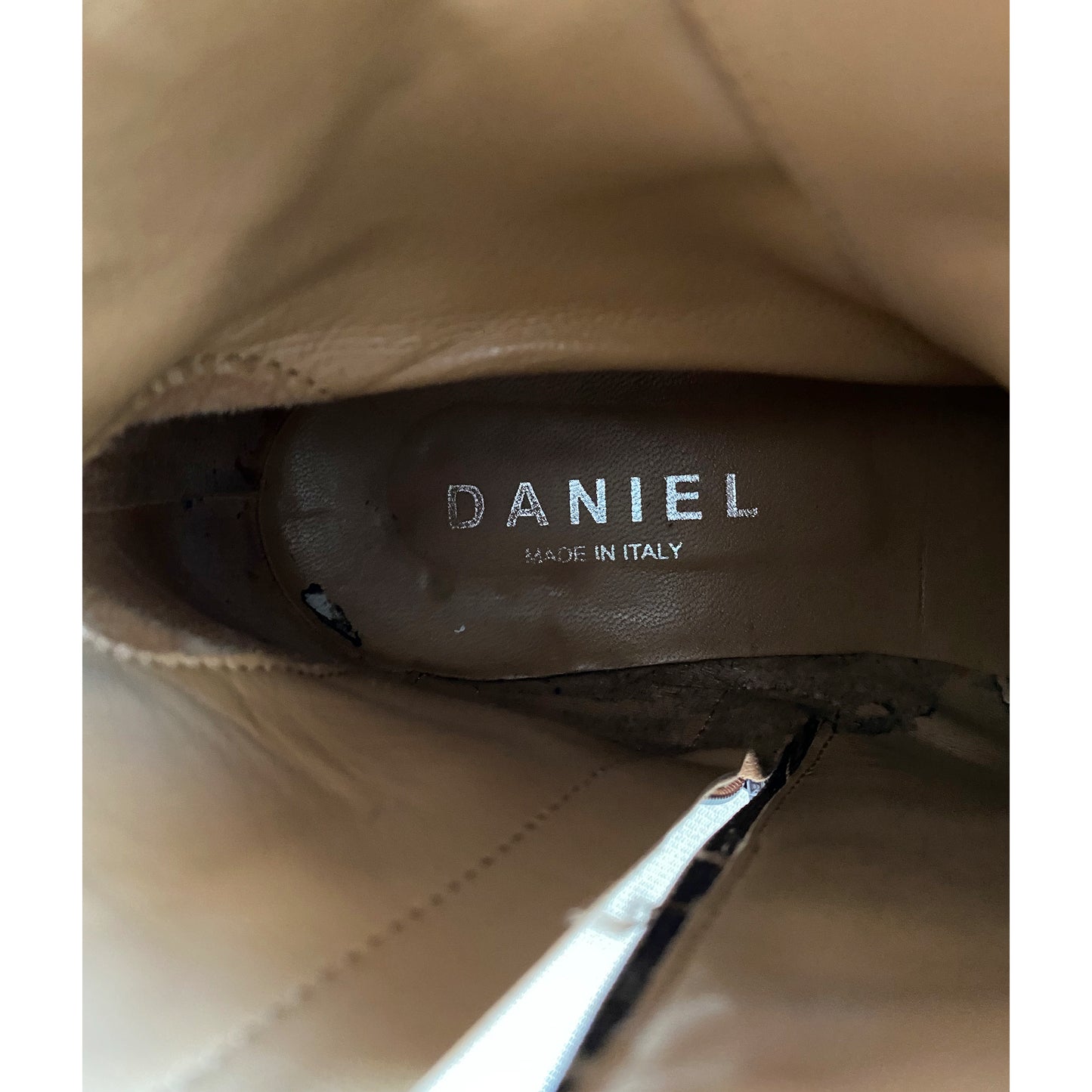 Bottes cloutées en daim taupe Daniel « Nibble », taille 7