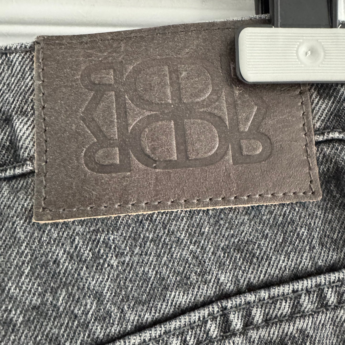 De Rococo "No.6" High Waisted Straight Full Length Denim in Smokey Grey, size 27