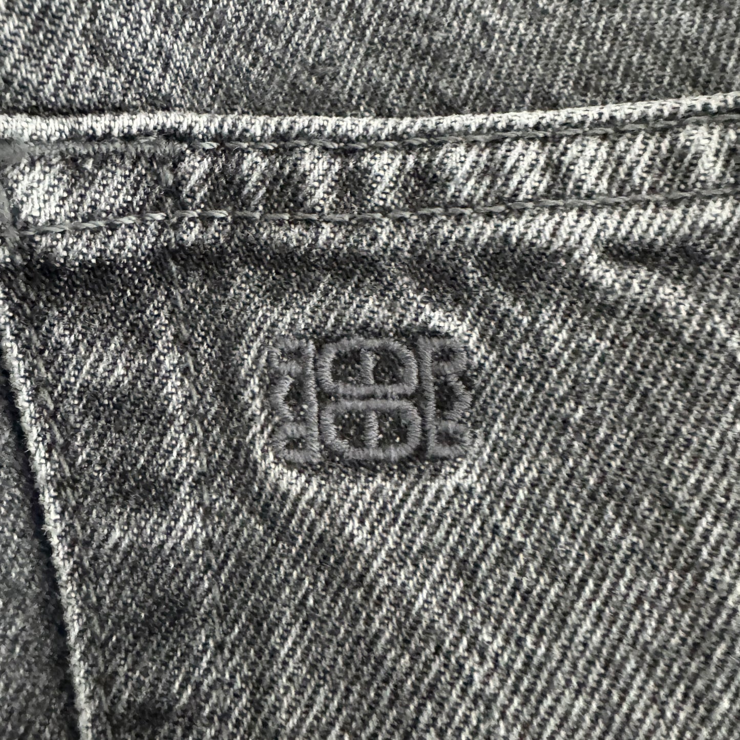 De Rococo "No.6" High Waisted Straight Full Length Denim in Smokey Grey, size 27