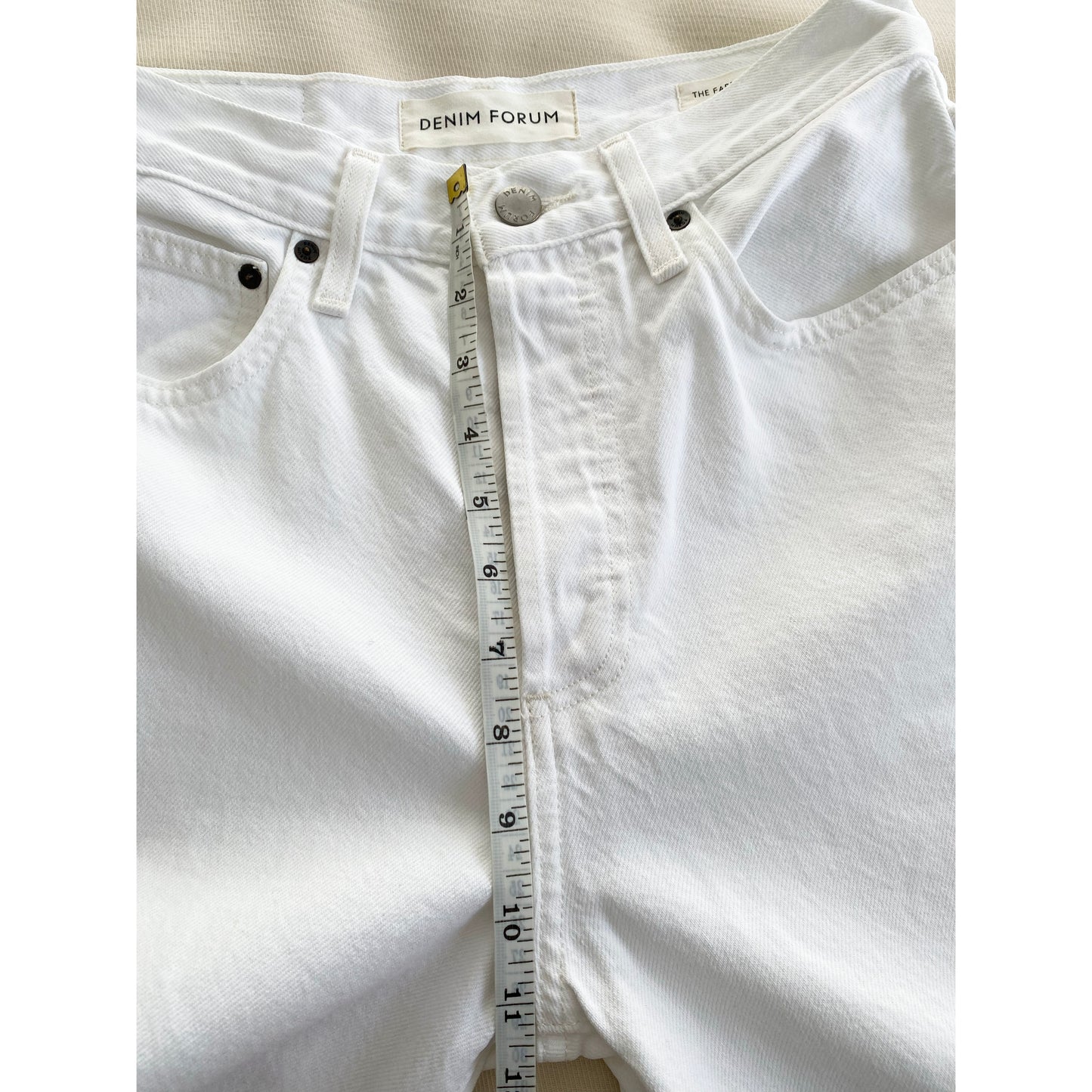 Denim Forum "Farrah" Jeans in White, size 25