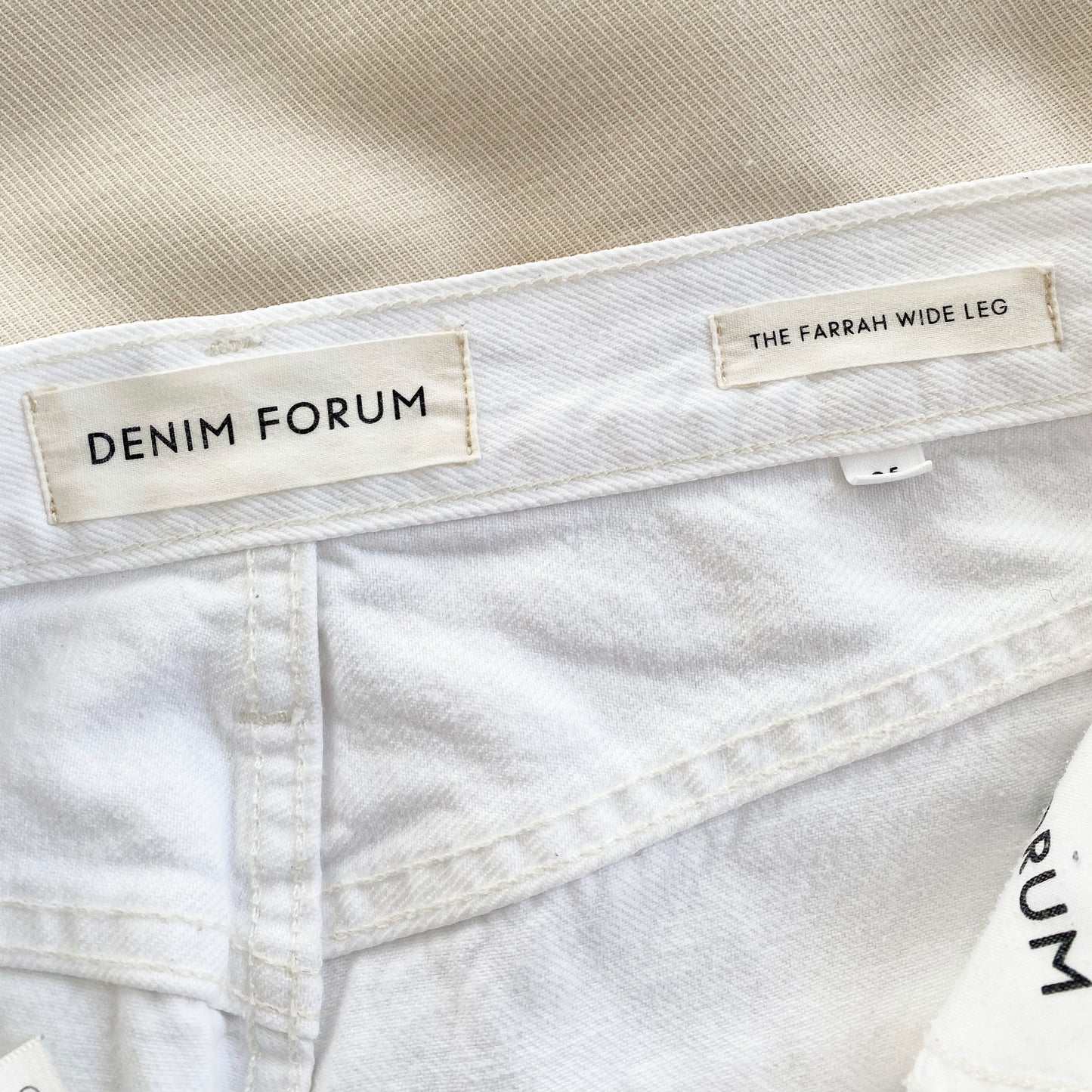 Denim Forum "Farrah" Jeans in White, size 25