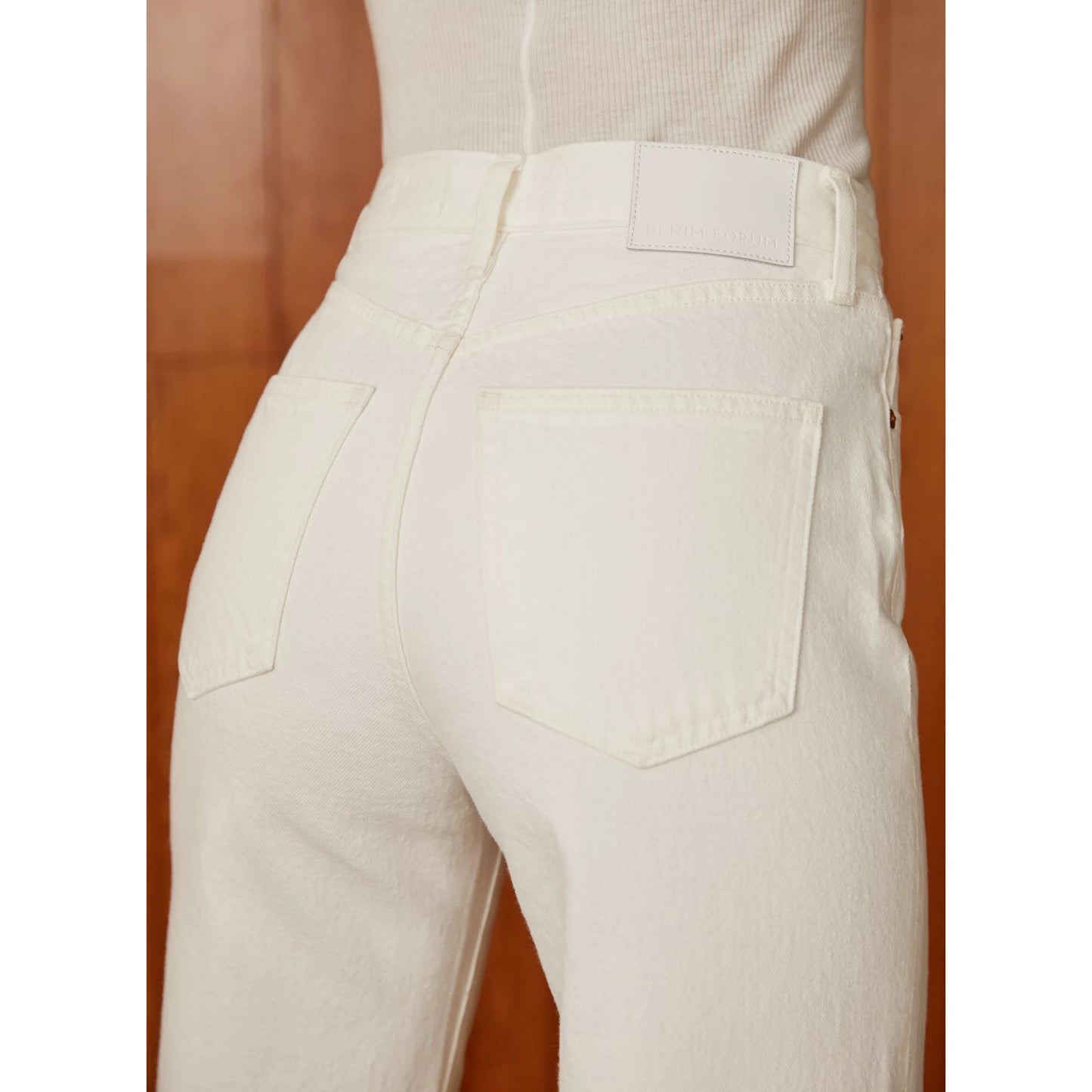 Denim Forum "Farrah" Jeans in White, size 25