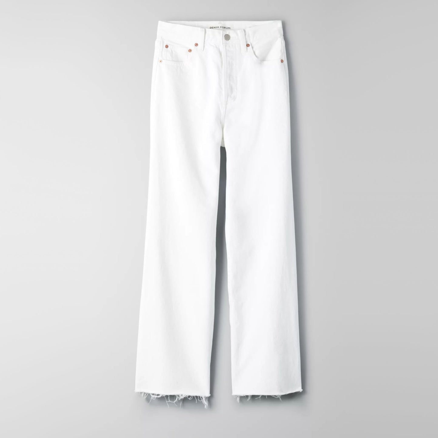 Denim Forum "Farrah" Jeans in White, size 25